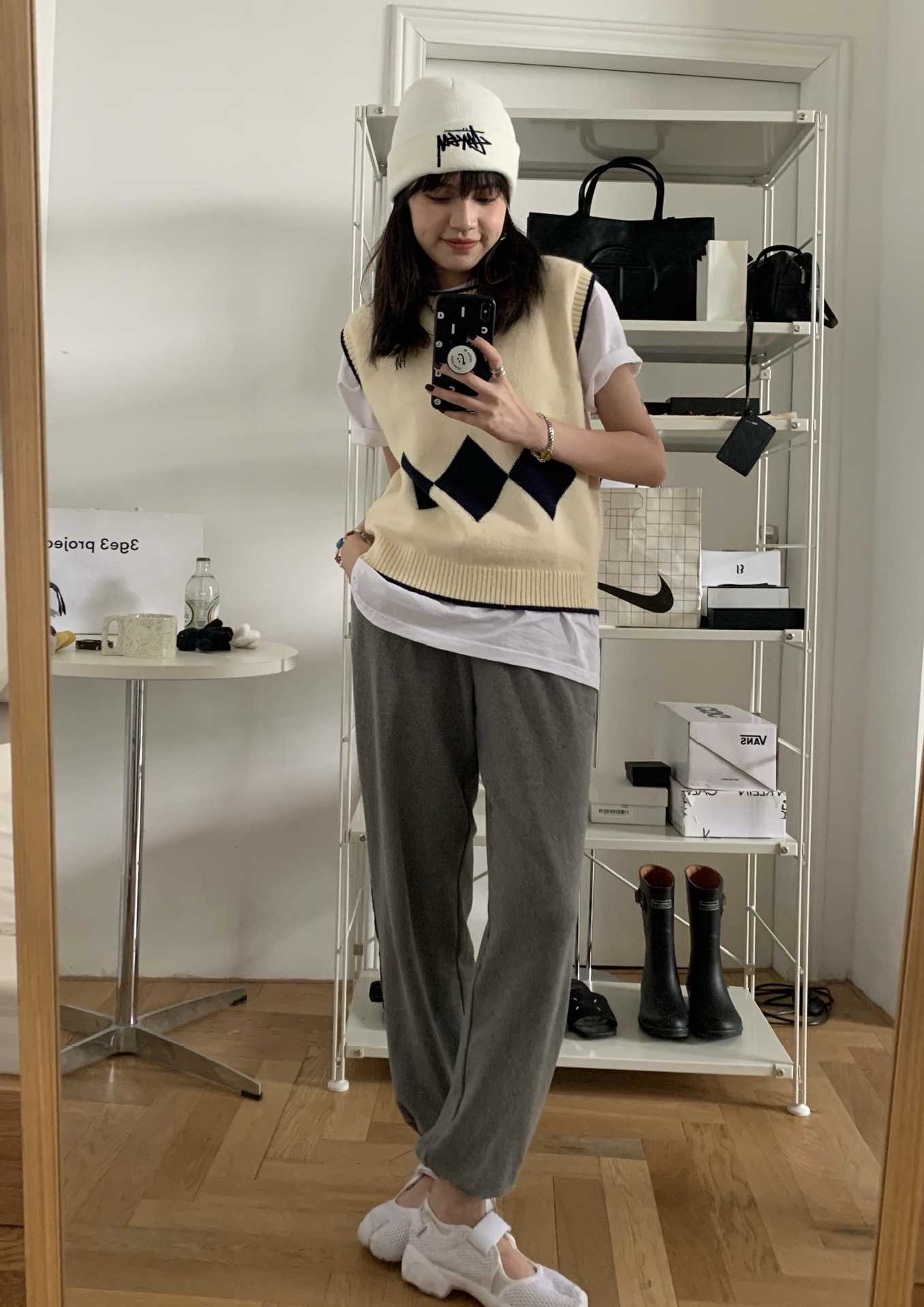 เสื้อกั๊ก ไหมพรม คอกลม สไตล์นักเรียน รหัสST313