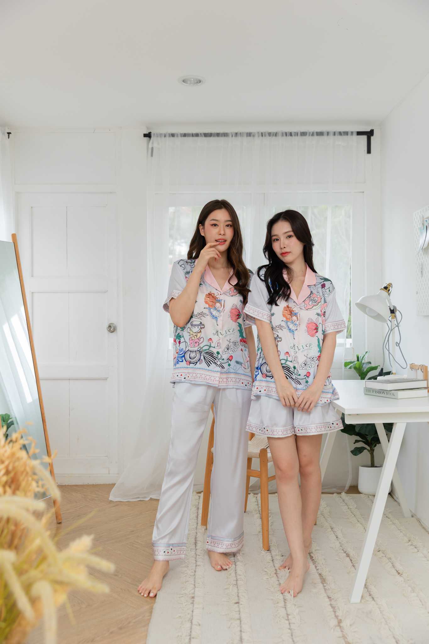 ชุดนอนผ้า Silk Satin  เนื้อผ้านุ่มละมุนผิว ใส่สบายไม่ร้อน (รุ่น N881 T881)