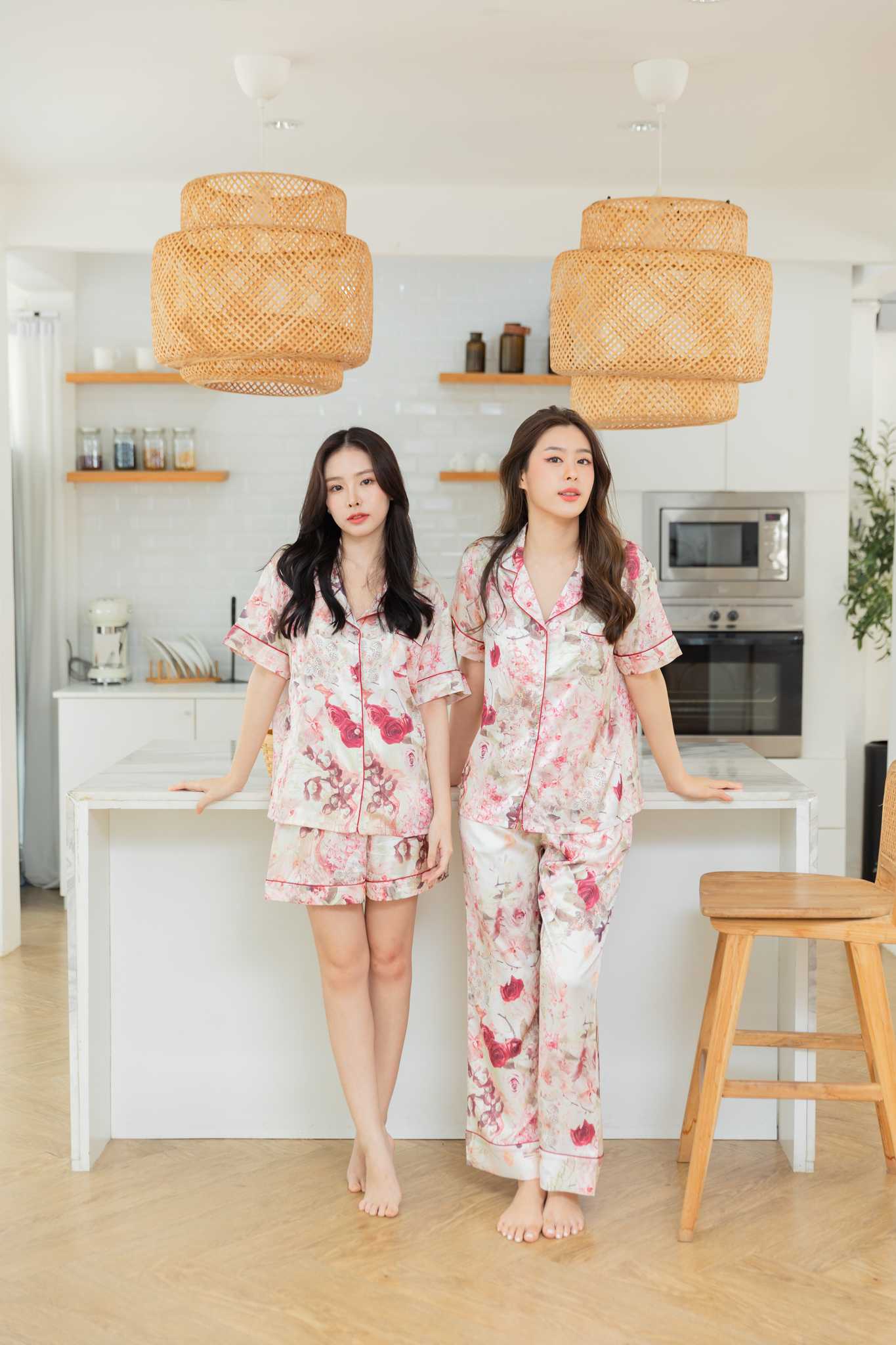 ชุดนอนผ้า Silk Satin  เนื้อผ้านุ่มละมุนผิว ใส่สบายไม่ร้อน (รุ่น N883 T883)