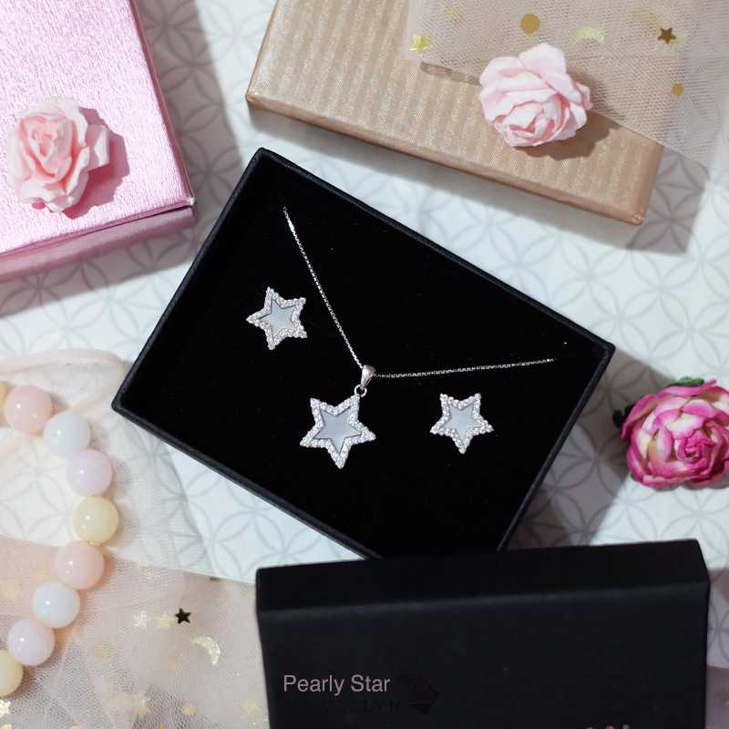SET Pearly Star Pendant and Earrings