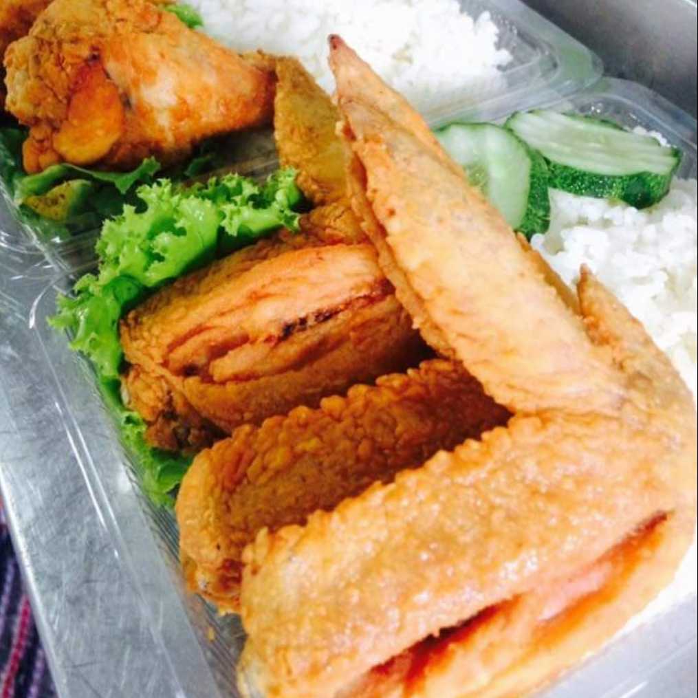 น่องไก่+ปีกไก่ทอดเกลือ (กับข้าว)