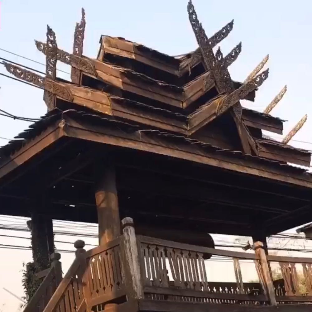 ขายศูนย์หัตถกรรมล้านนา เรือนไม้สัก 2 หลัง เนื้อที่ 1 ไร่ 