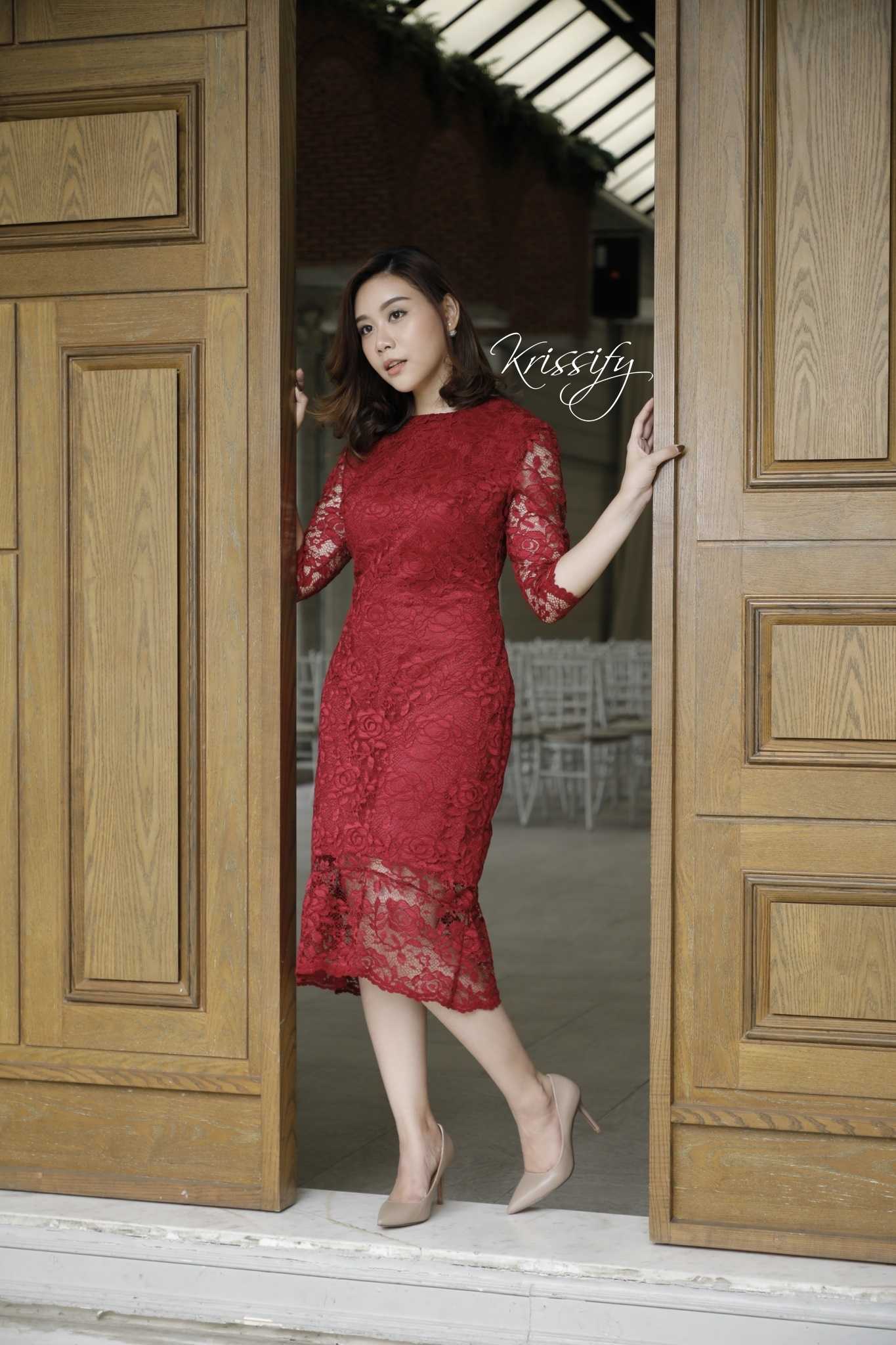 D18-008 : เดรสลูกไม้แขนสี่ส่วน ผ้าลูกไม้ลายดอกสวย รับรองคุณภาพ