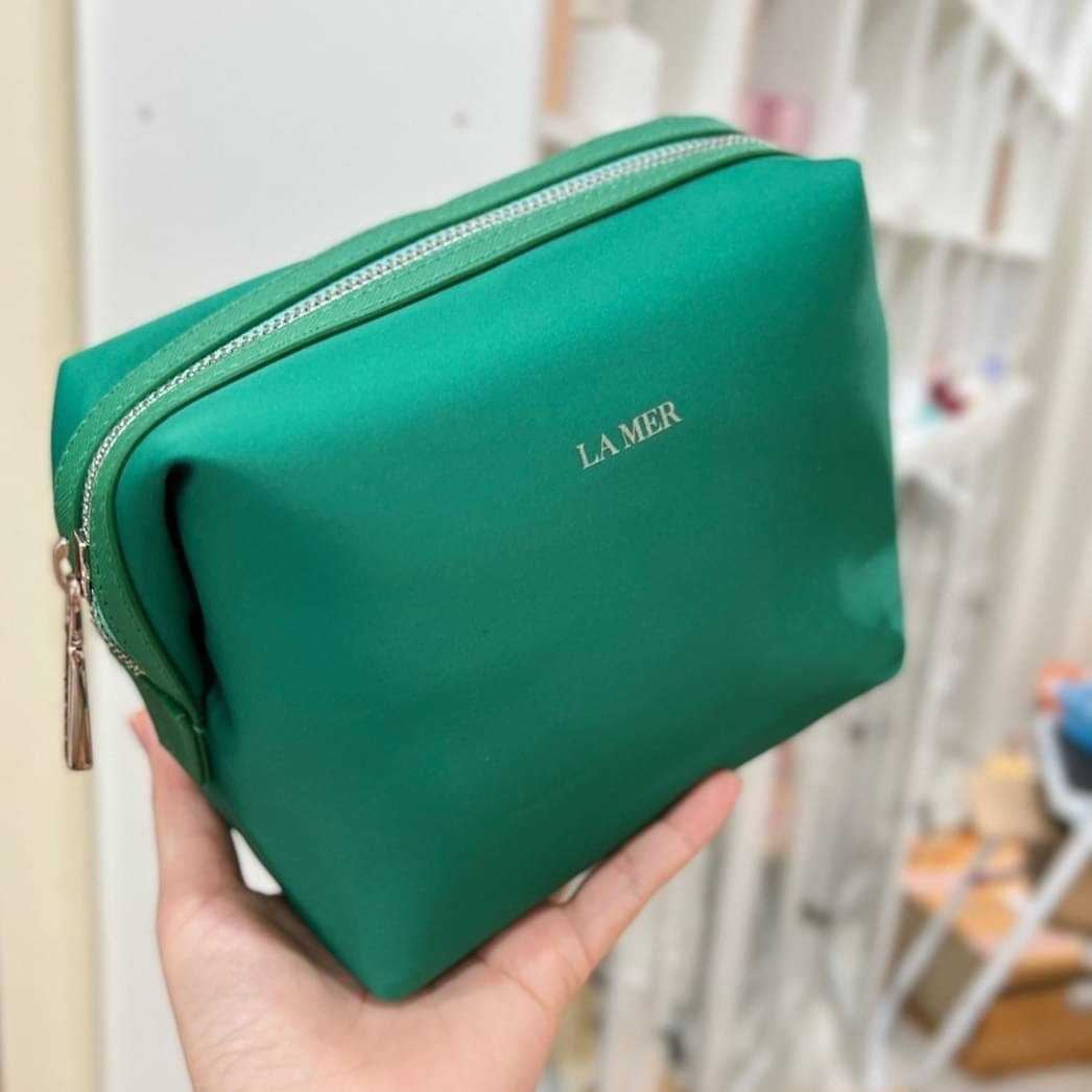 กระเป๋าเครื่องสำอาง La Mer สีเขียว ทรงเหลี่ยม