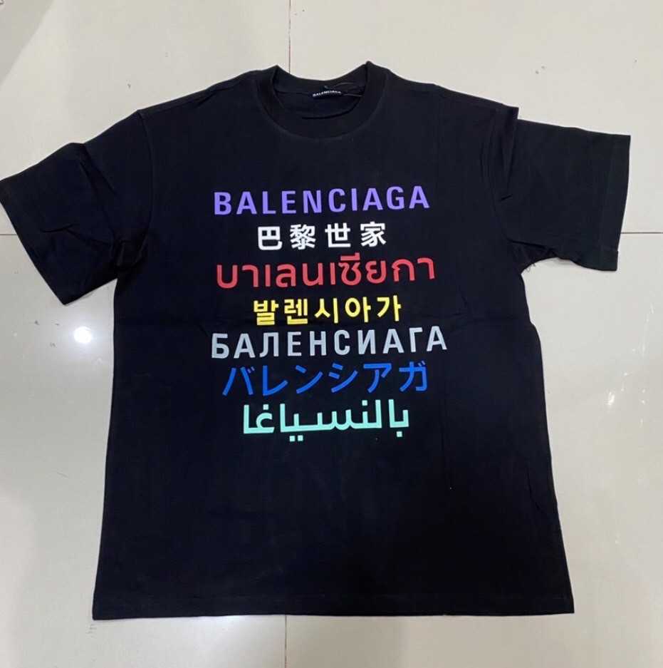 BALENCIAGA TRANSLATION LOGO PRINT T-SHIRT เสื้อยืดคอกลมแขนสั้น บาลองเซียก้า หลายภาษา