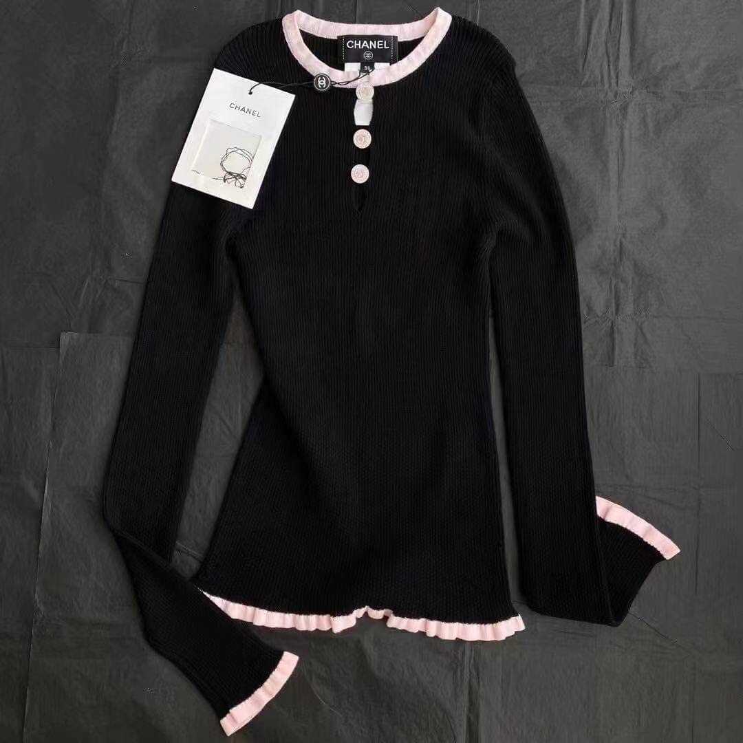 CHANEL CLASSIC BLACK LINER LONG SLEEVE TEE เสื้อชาแนลแขนยาว ผ้าร่องสีดำ ขอบและชายระบายสีชมพูอ่อน