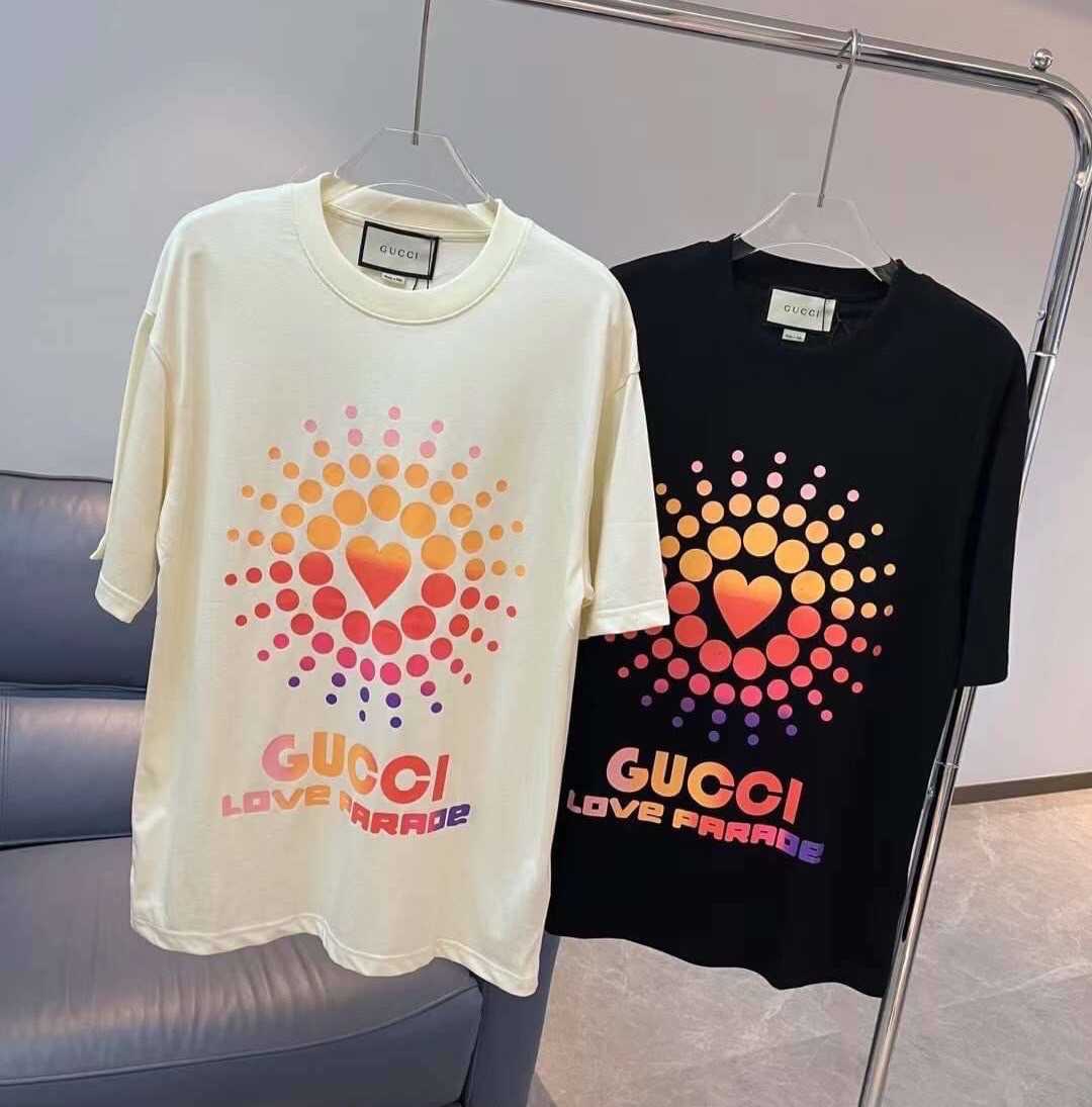 GUCCI LOVE PARADE PRINT COTTON JERSEY T-SHIRT เสื้อยืดคอกลมแขนสั้น แบรนด์กุชชี่ หัวใจ