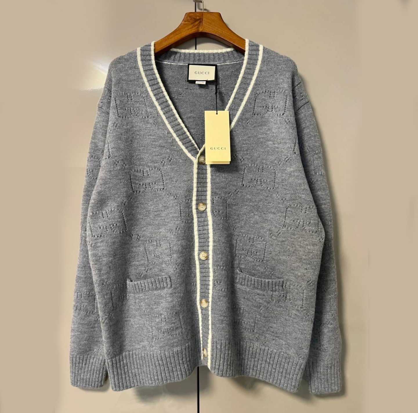 GUCCI WEB-TRIM GG INTARSIA CARDIGAN IN GREY เสื้อคลุม กันหนาวแขนยาว คาร์ดิแกน แบรนด์กุชชี่ เทา