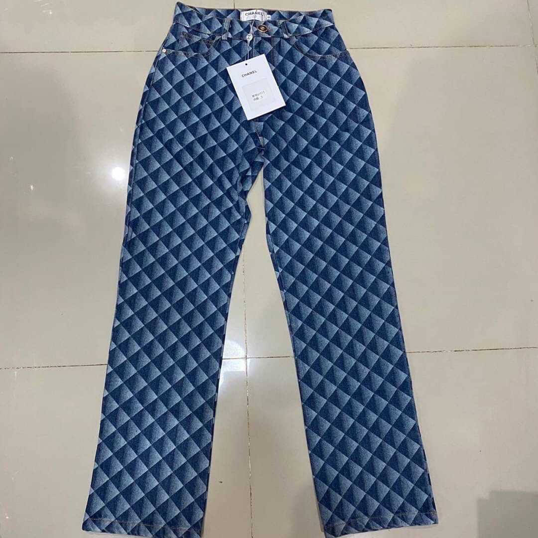 CHANEL PRINTED DENIM JEANS DARK BLUE AND BLUE กางเกงยีนส์ขากระบอก แบรนด์ชาแนล ผ้ายีนส์