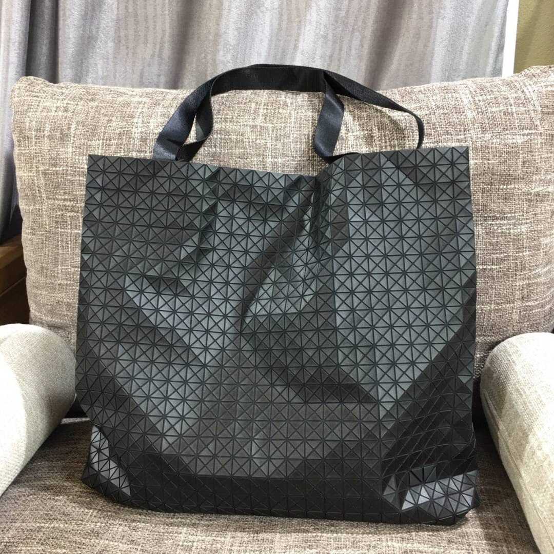 BAO BAO ISSEY MIYAKE CART TOTE BAG กระเป๋าถือทรง shopping tote จากแบรนด์บาวบาว อิซเซ่มิยาเกะ