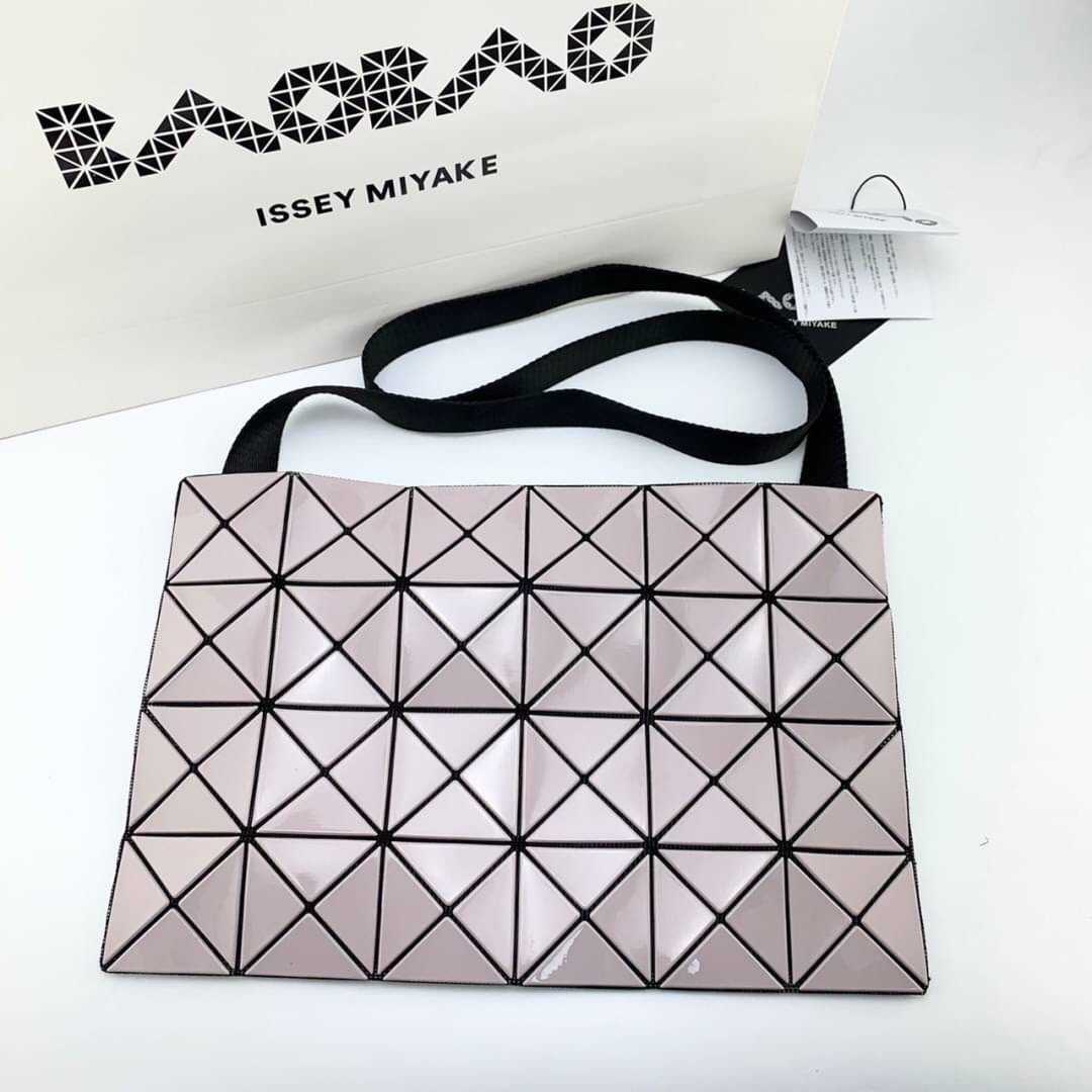 BAO BAO ISSEY MIYAKE LUCENT MATTE 7X4 BLOCK CROSSBODY BAG กระเป๋าสะพายข้าง บาวบาว อิซเซ่ มิยาเกะ