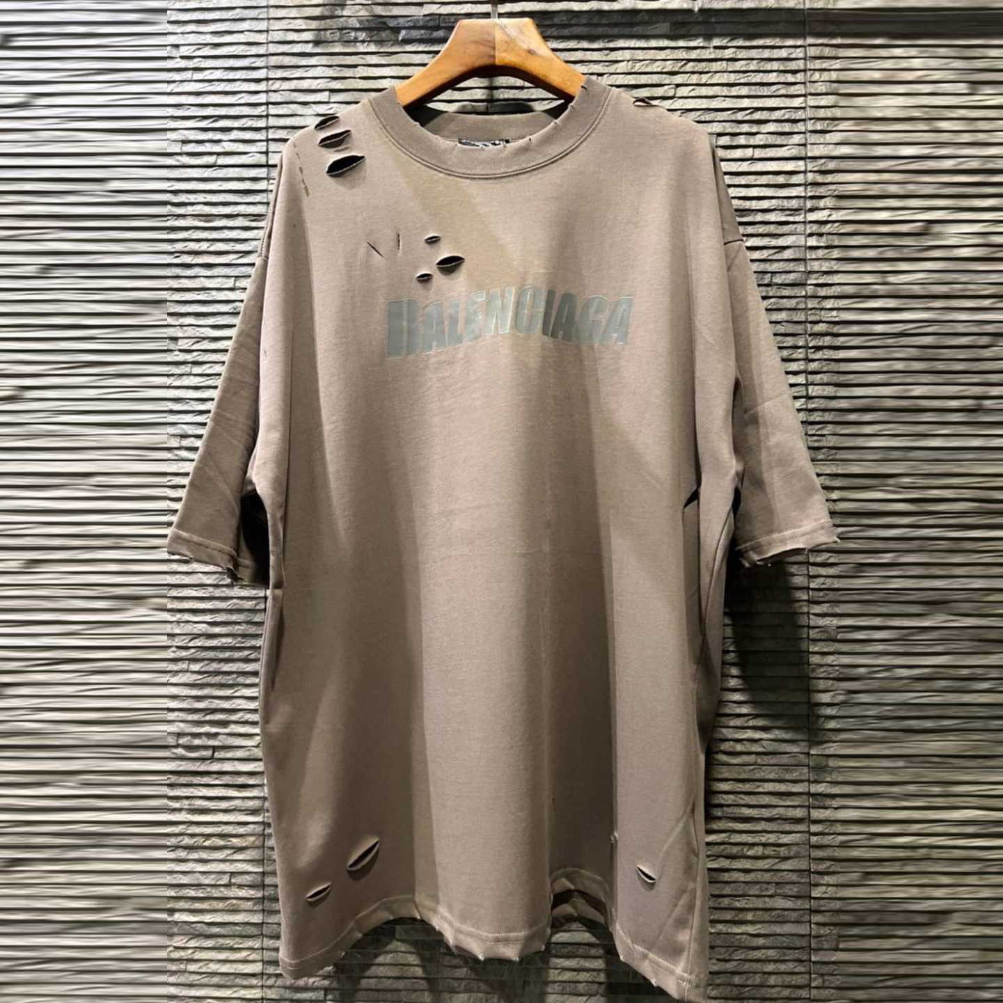 BALENCIAGA CAPS DESTROYED FLATGROUND T-SHIRT เสื้อยืดคอกลมแขนสั้น แบรนด์บาลองเซียก้า