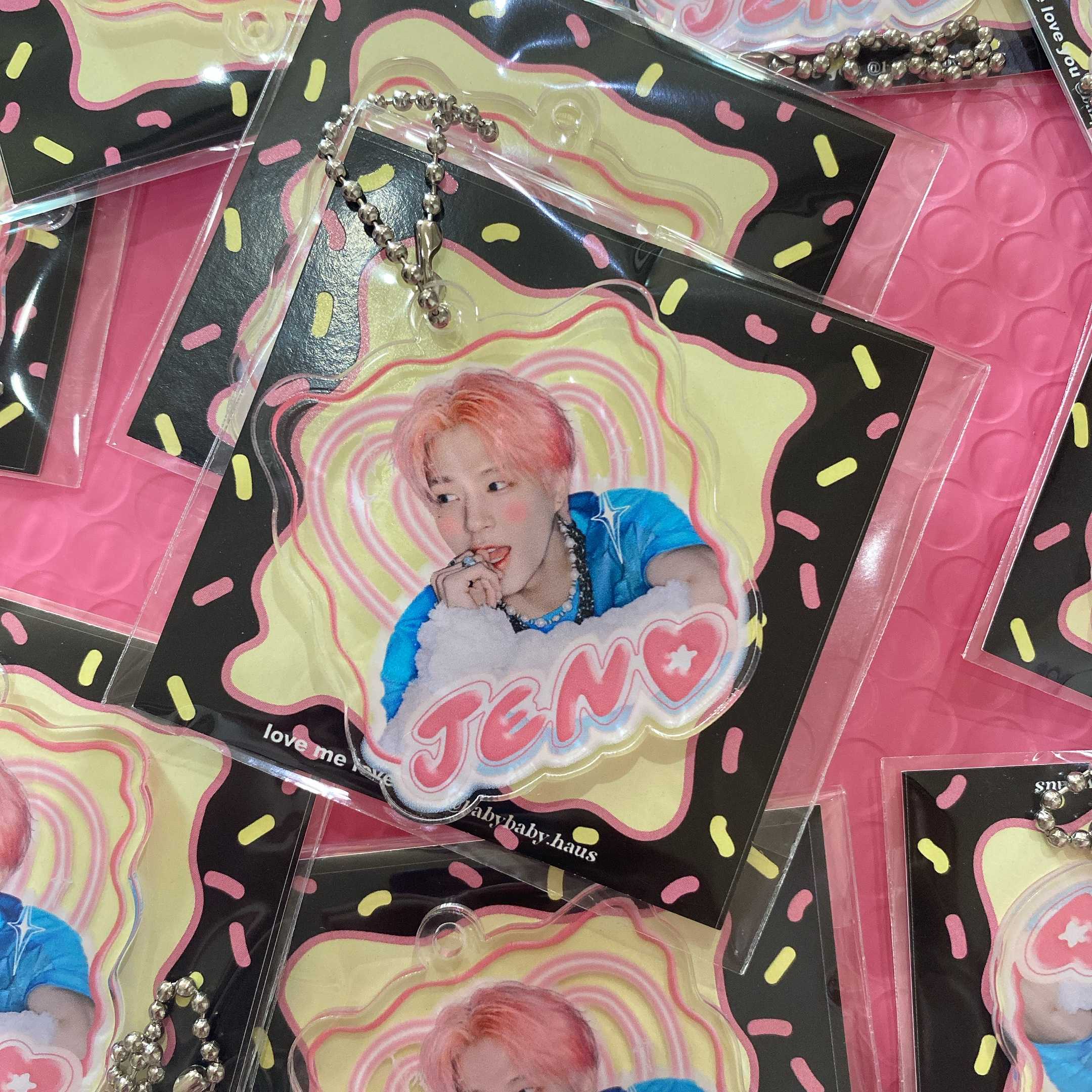 JENO NCT 💖 keyring & griptok