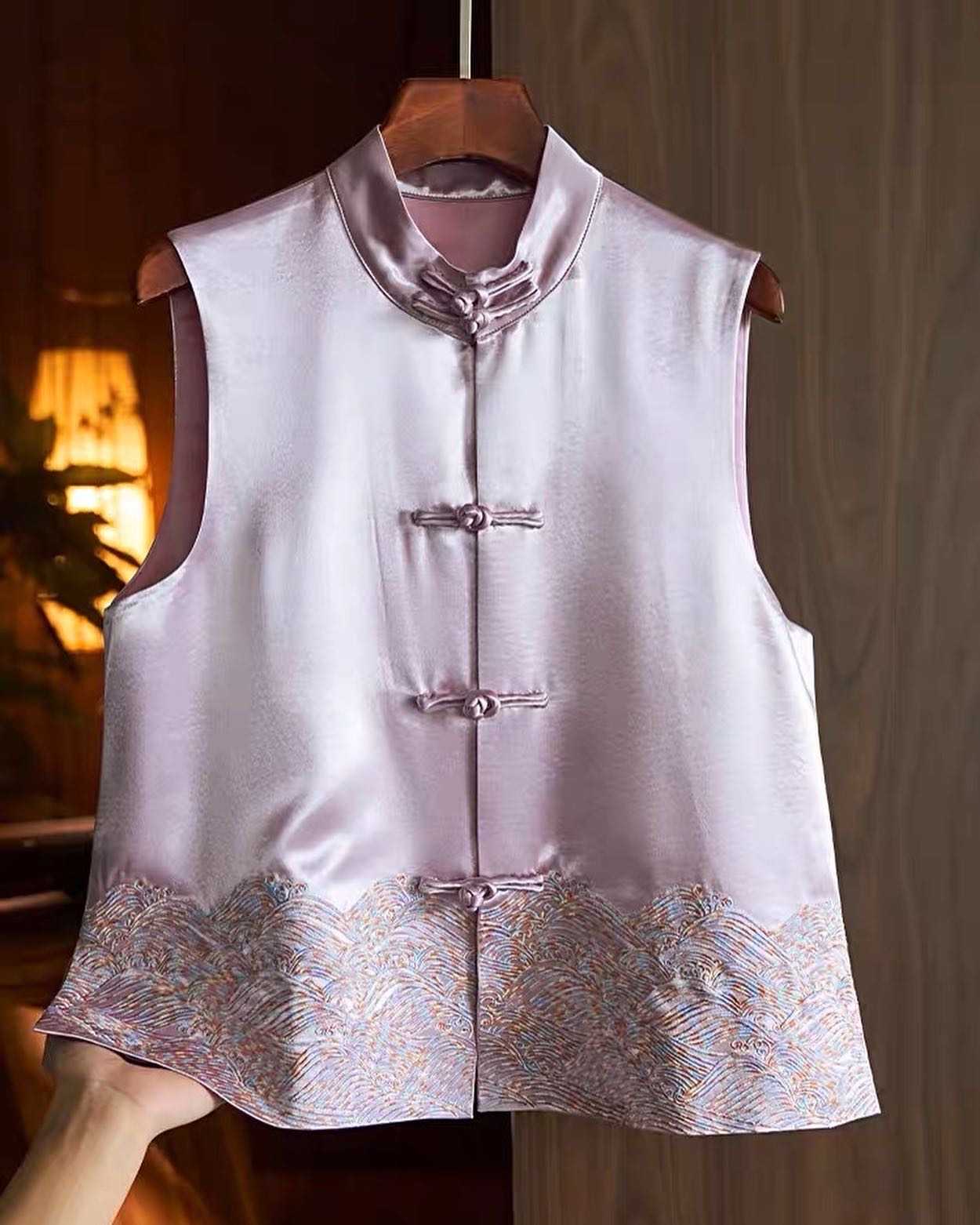 Acetate satin embroidery vintage buckle Chinese horse clip top