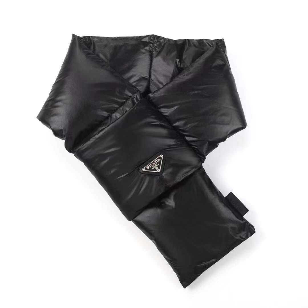 PRADA PADDED NYLON PUFFER SCARF IN BLACK ผ้านวม ไนล่อน พันคออุ่น แบรนด์ปราด้า