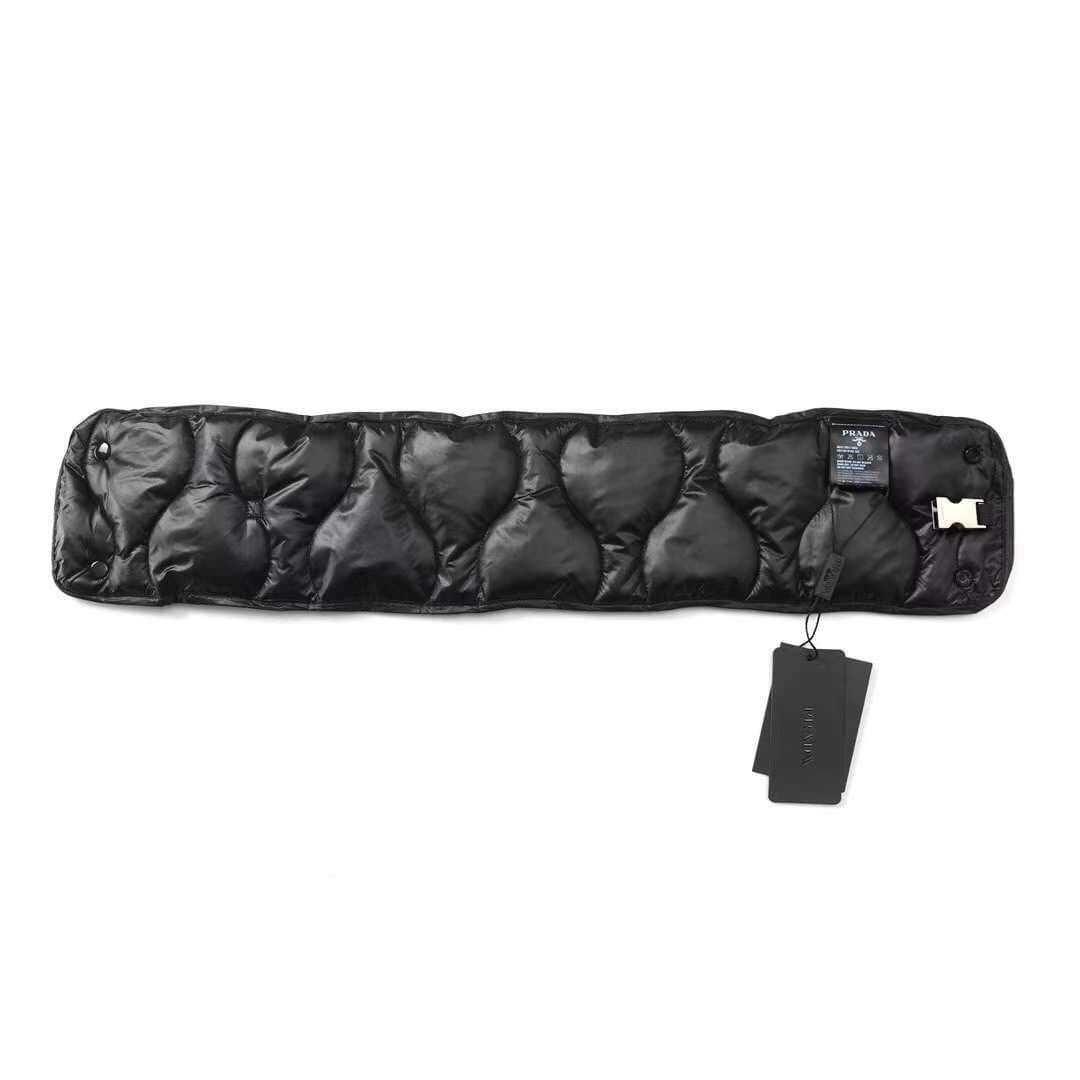 PRADA PADDED NYLON PUFFER SCARF IN BLACK ผ้านวม ไนล่อน พันคออุ่น แบรนด์ปราด้า