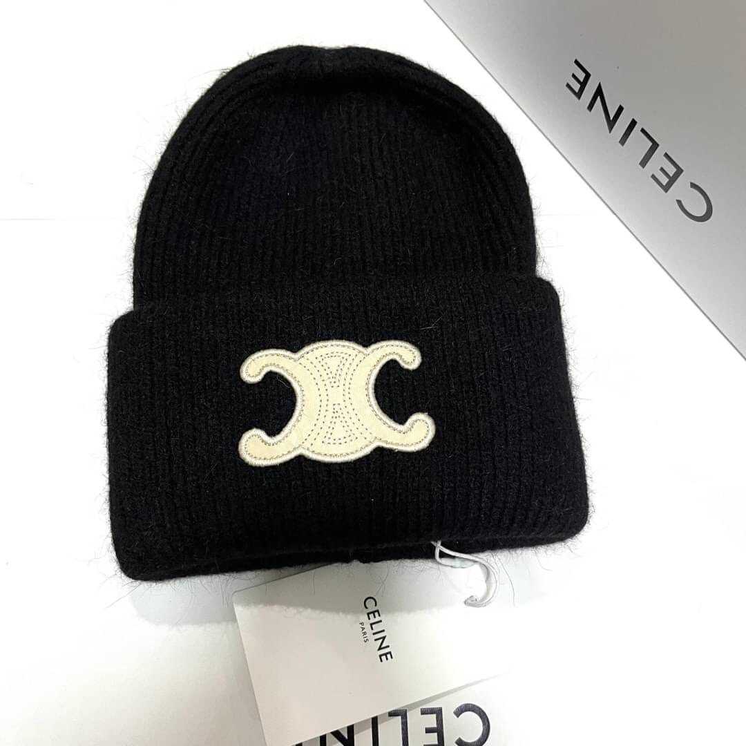 CELINE TRIOMPHE LOGO PATCH BEANIE IN SEAMLESS CASHMERE หมวกไหมพรม แบรนด์ซีลีน  โลโก้สัญลักษณ์ทรอมฟี่