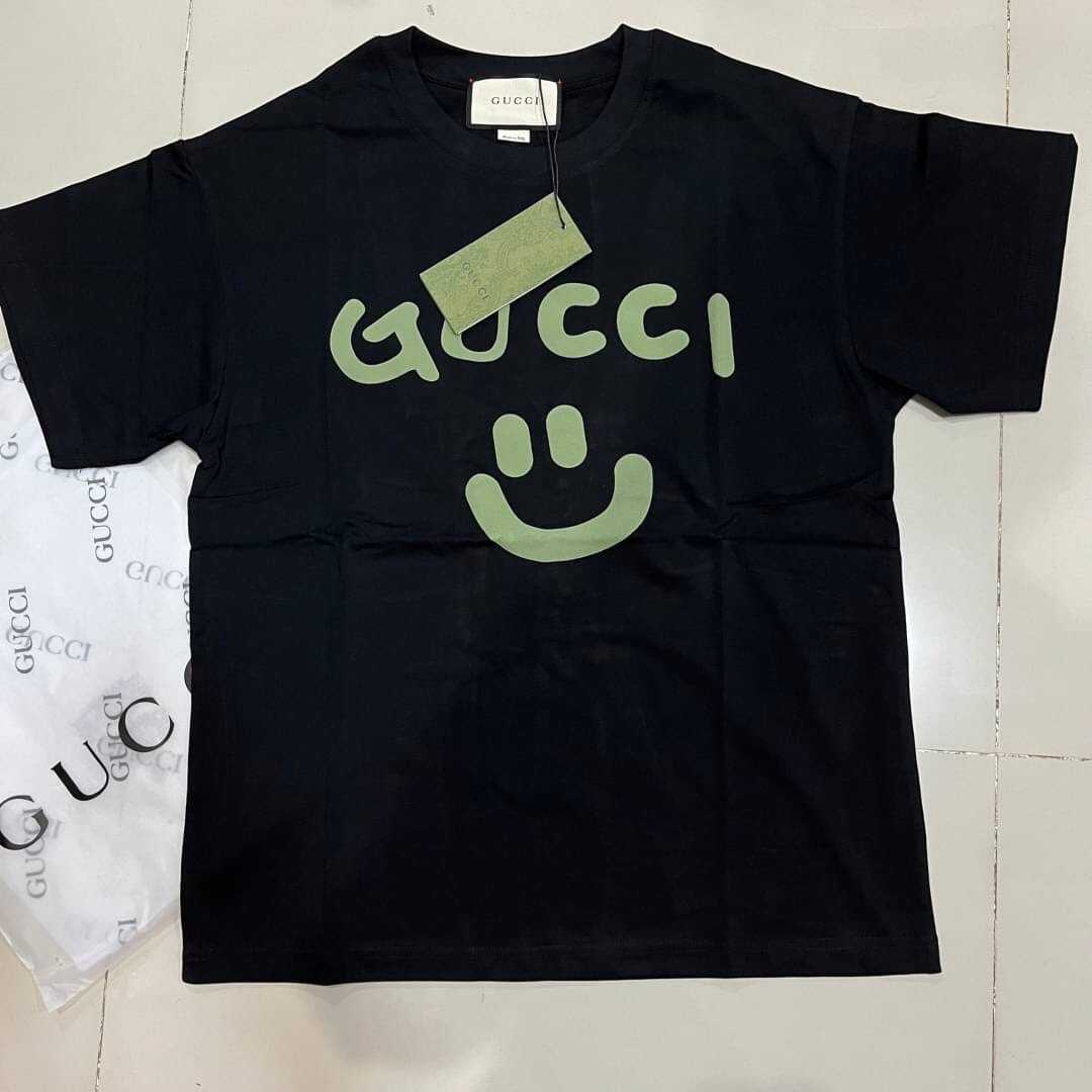 GUCCI SMILEY PAINT PRINT COTTON T-SHIRT เสื้อยืดคอกลมแขนสั้น แบรนด์กุชชี่ หน้ายิ้ม