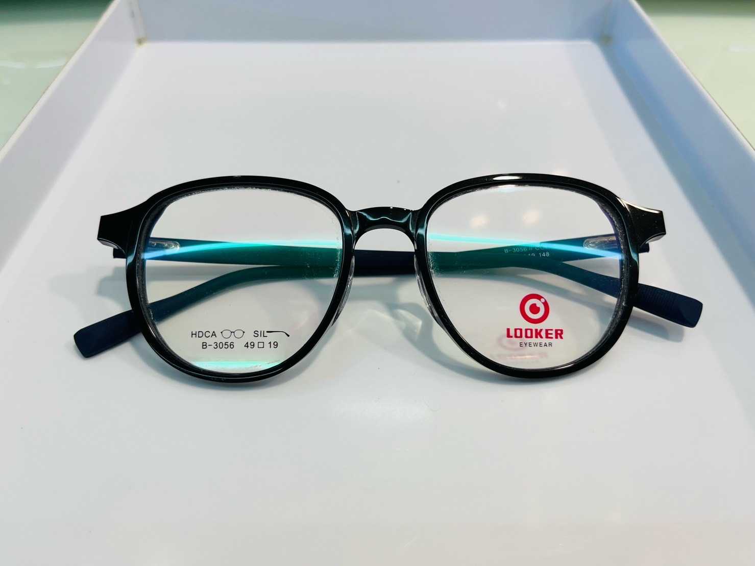 กรอบแว่นแบรนด์ Looker รุ่น  B-3056 สีดำ
