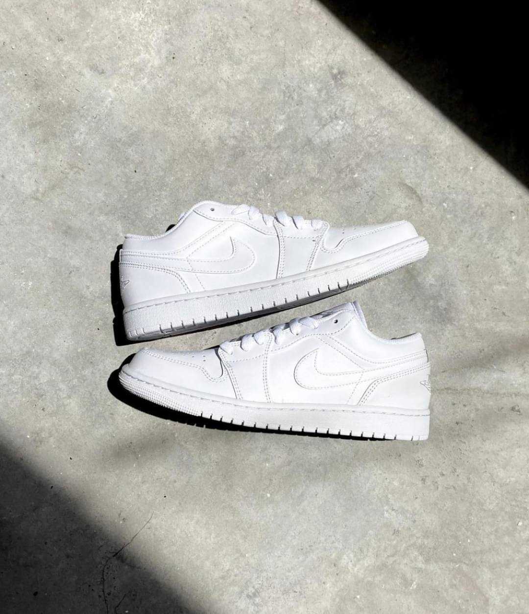 Nike Air Jordan 1 Low Tripple White ราคา 