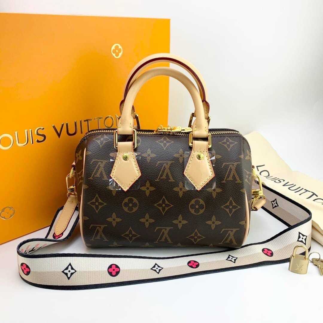 LOUIS VUITTON MEET THE NEW SPEEDY 20 IN ICONIC MONOGRAM กระเป๋าถือทรงหมอน หลุยส์วิตตอง