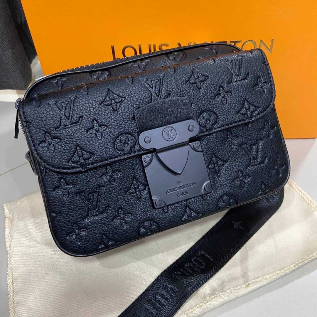 LOUIS VUITTON S LOCK MESSENGER BAG TAURILLON MONOGRAM IN BLACK กระเป๋าแมสเซนเจอร์ หลุยส์วิตตอง