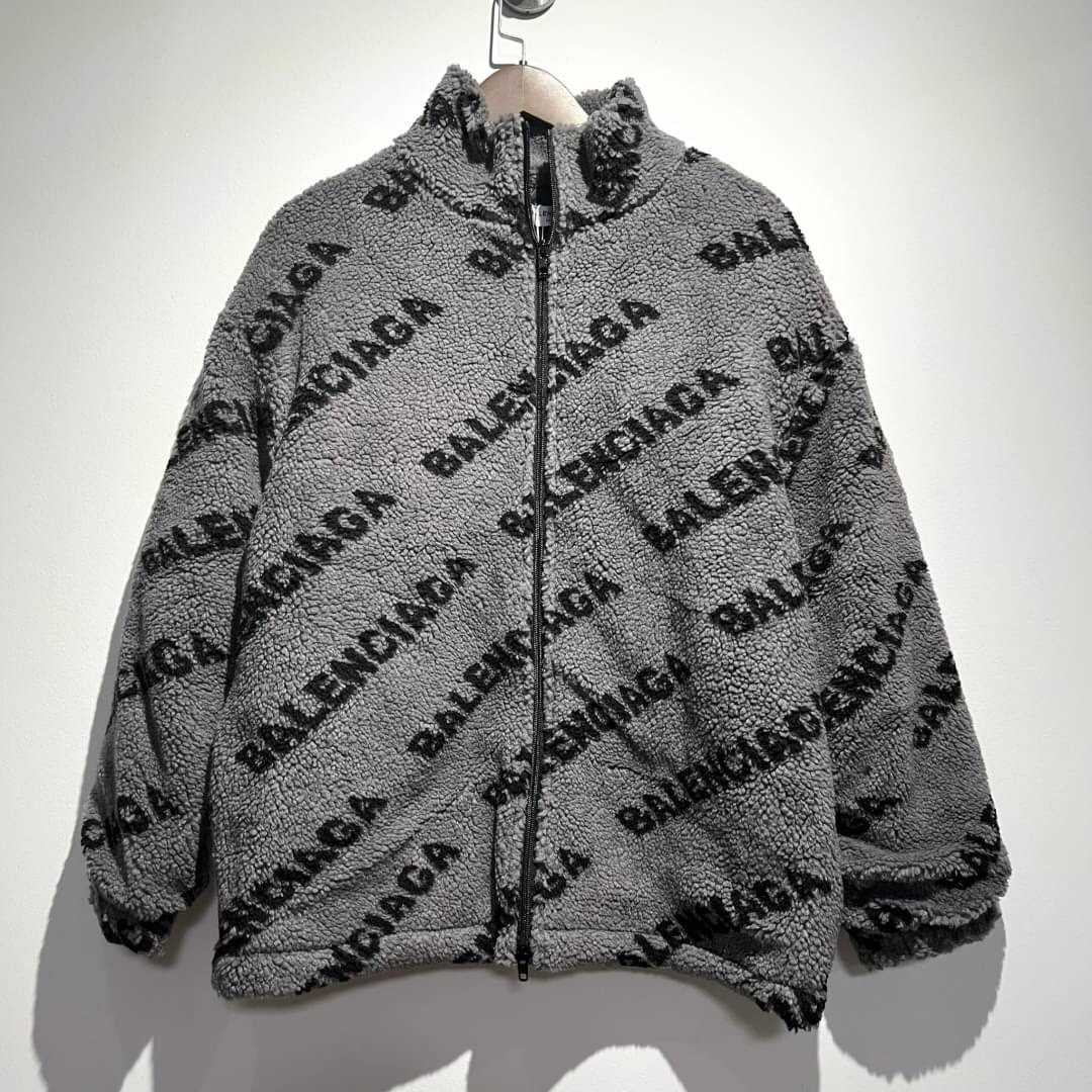 BALENCIAGA FUR ALL OVER LOG FLUFFY ZIP-UP JACKET IN BLACK / WHITE เสื้อคลุมตัวนอก บาลองเซียก้า