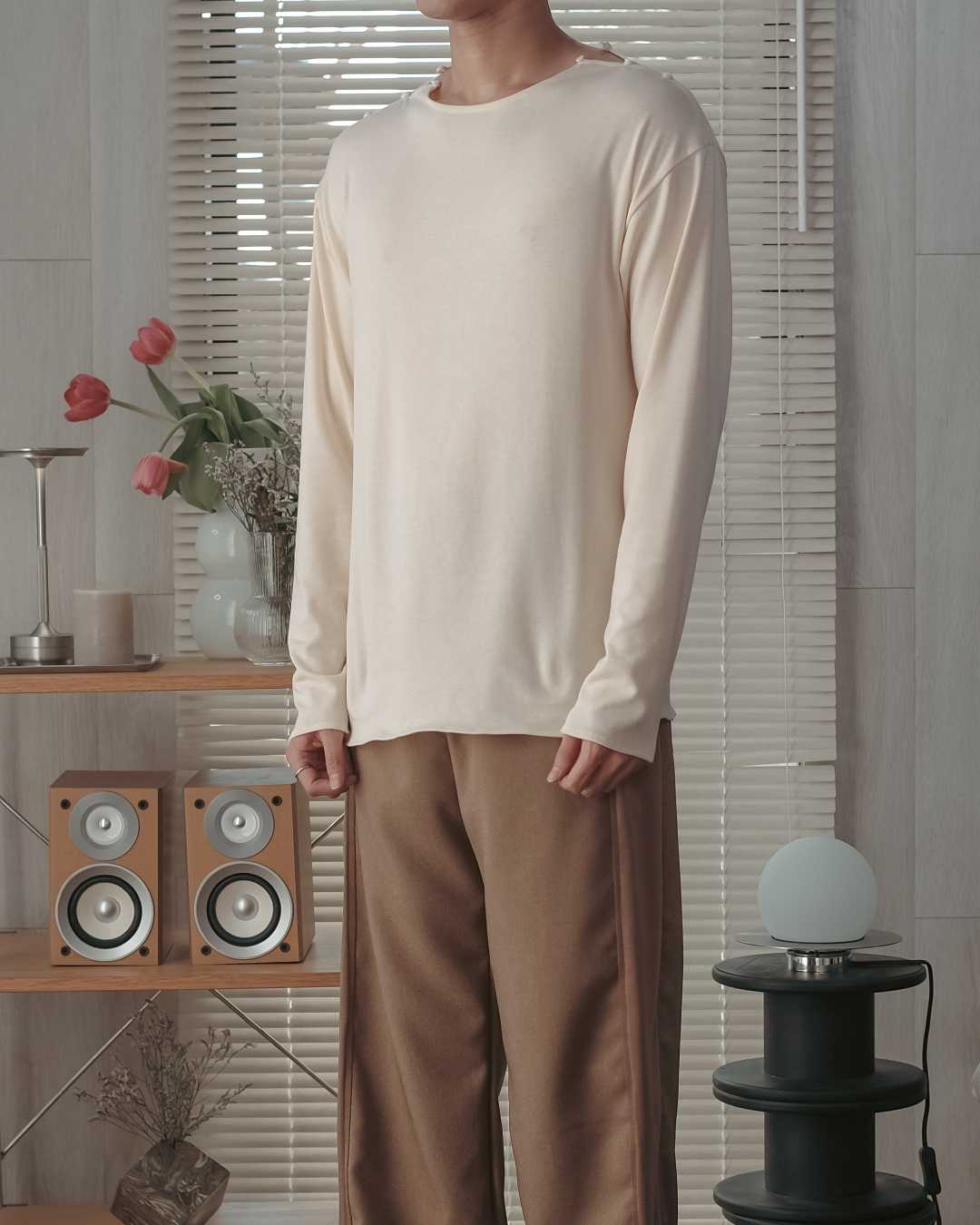 FW22/01 Open-Shoulder Longsleeved T in Light Beige