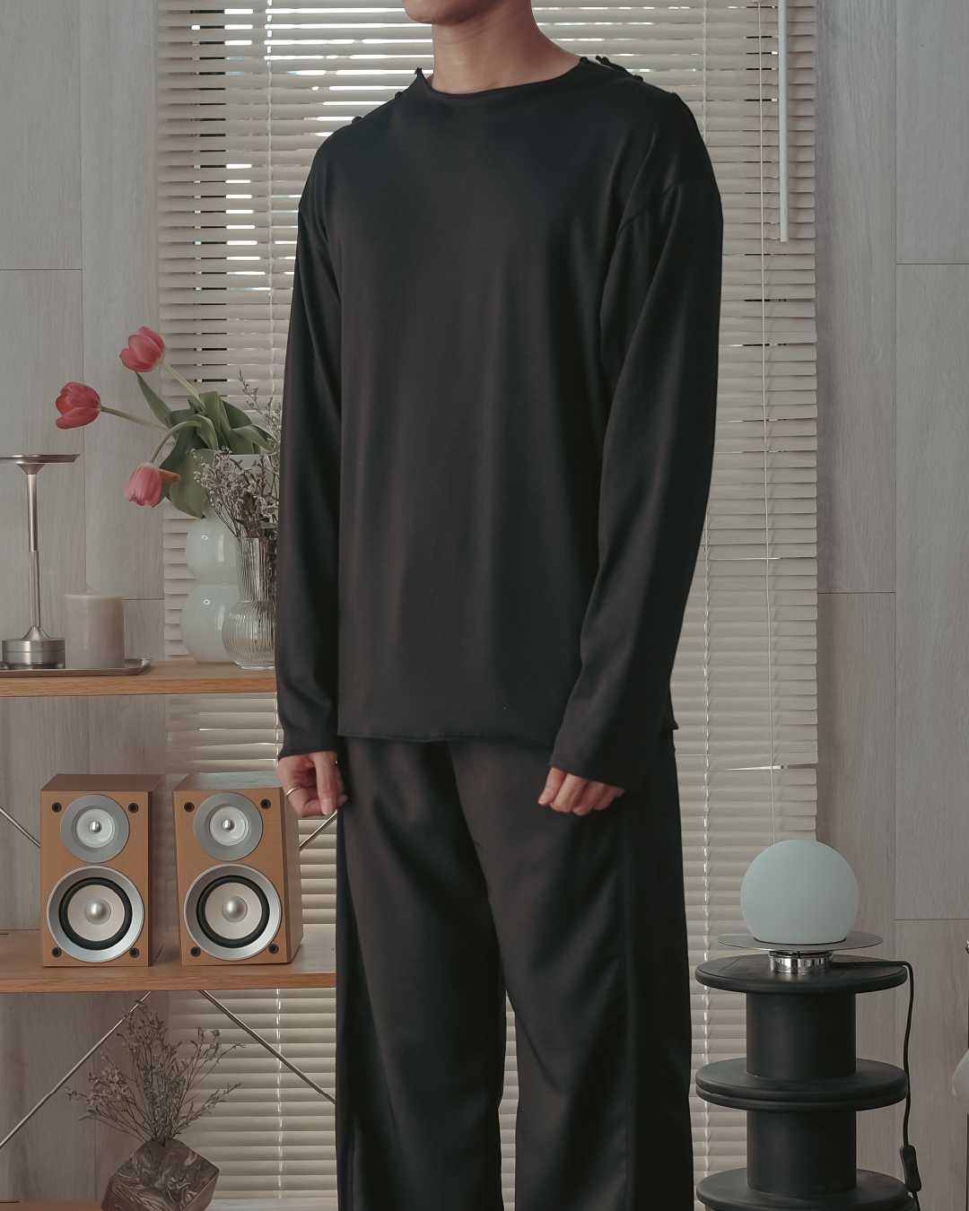 FW22/02 Open-Shoulder Longsleeved T in Black
