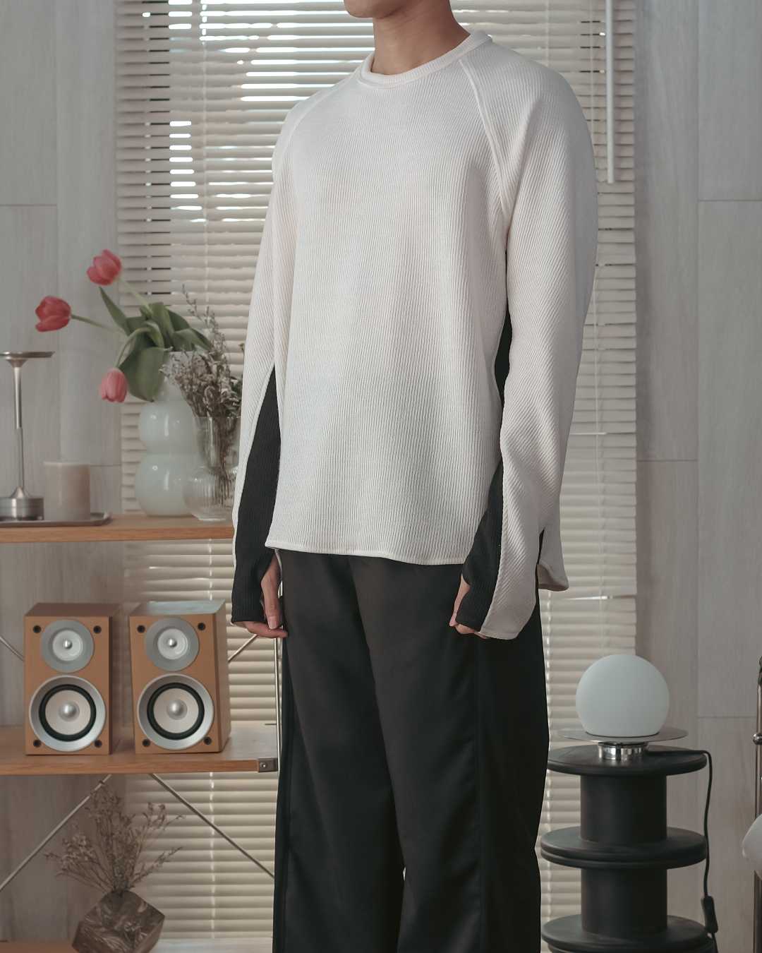 FW22/06 Sporty Round-Neck Sweater in Off-White/Black