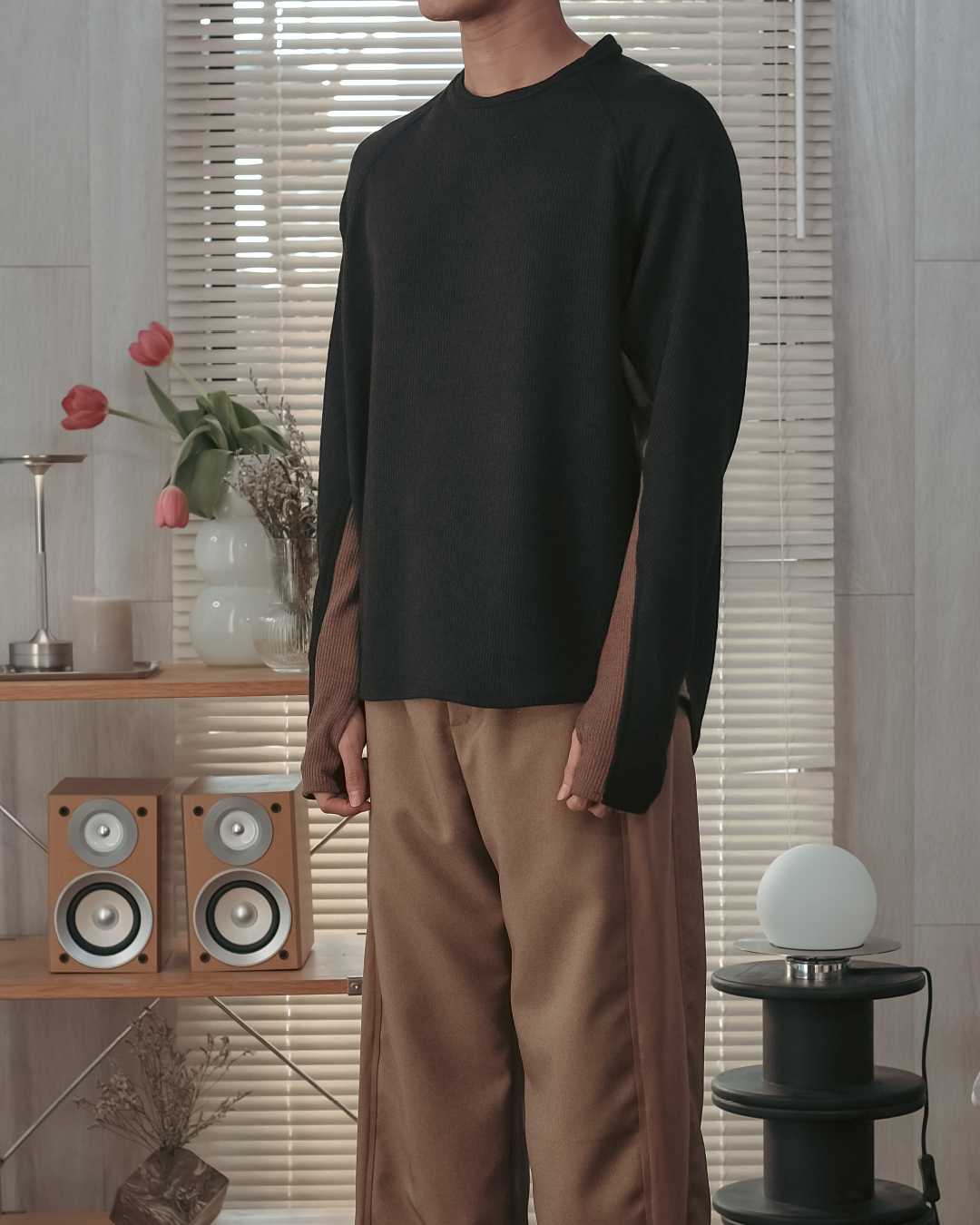 FW22/08 Sporty Round-Neck Sweater in Black/Brown