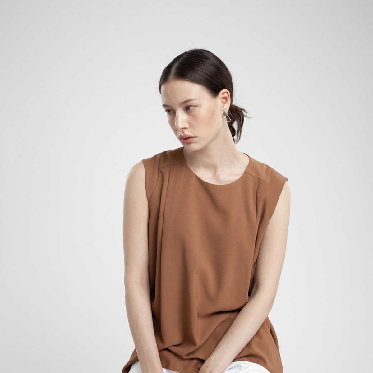 QueenCows เสื้อให้นม Passant Top (Brown)
