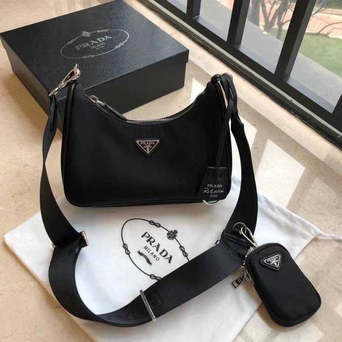 PRADA RE-EDITION 2005 NYLON BAG SAFFIANO DETAILS BLACK กระเป๋าสะพายข้างครอสบอดี้ แบรนด์ปราด้า