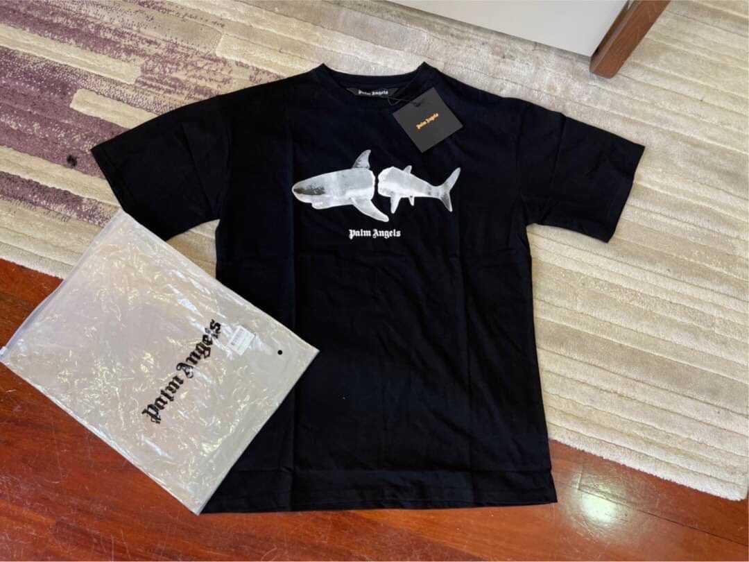 PALM ANGELS SHARK-PRINT LOGO T-SHIRT เสื้อยืดคอกลมแขนสั้น แบรนด์ปาล์มแองเจิล ฉลาม
