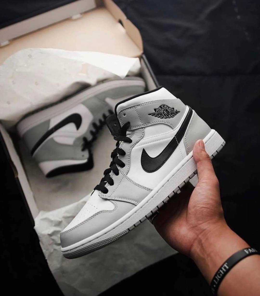 Nike Air Jordan 1 Mid Smoke Grey