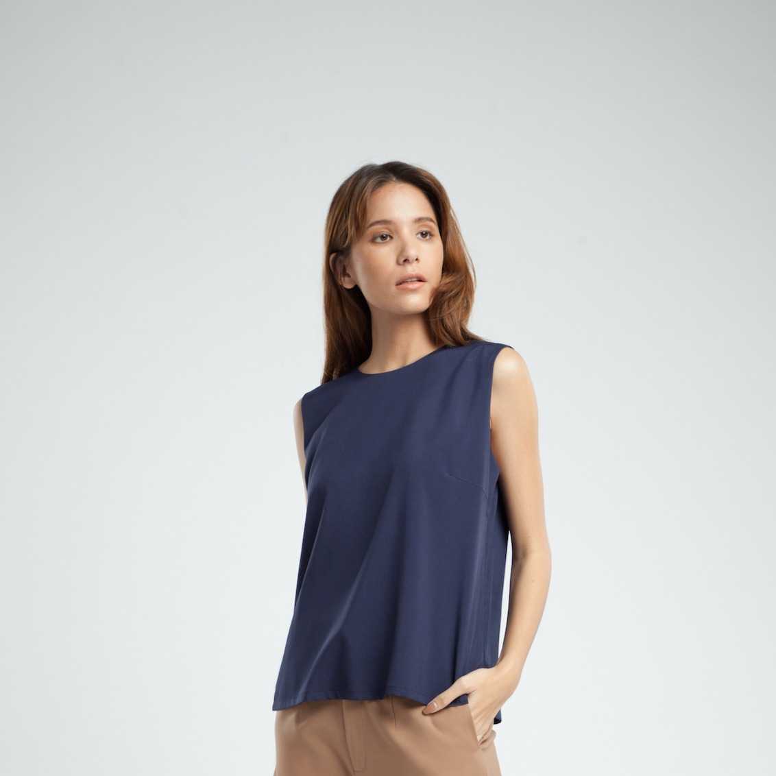 QueenCows เสื้อให้นม Ayn Solid Arm Vest (Navy)