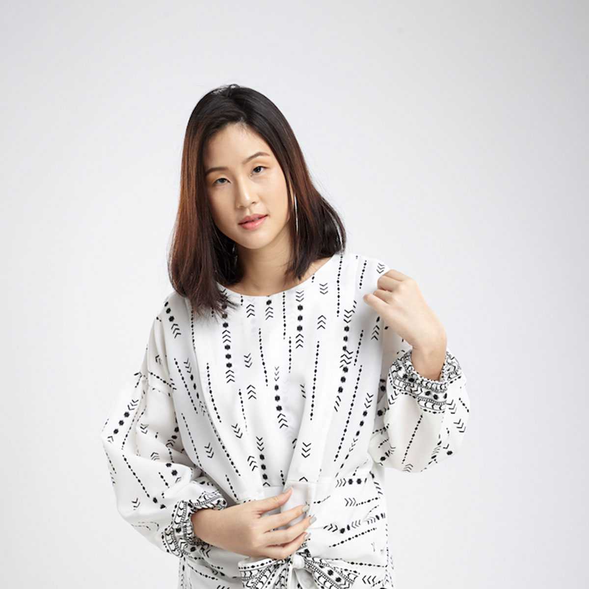 QueenCows เสื้อให้นม Sarah Bow Front Top (White)