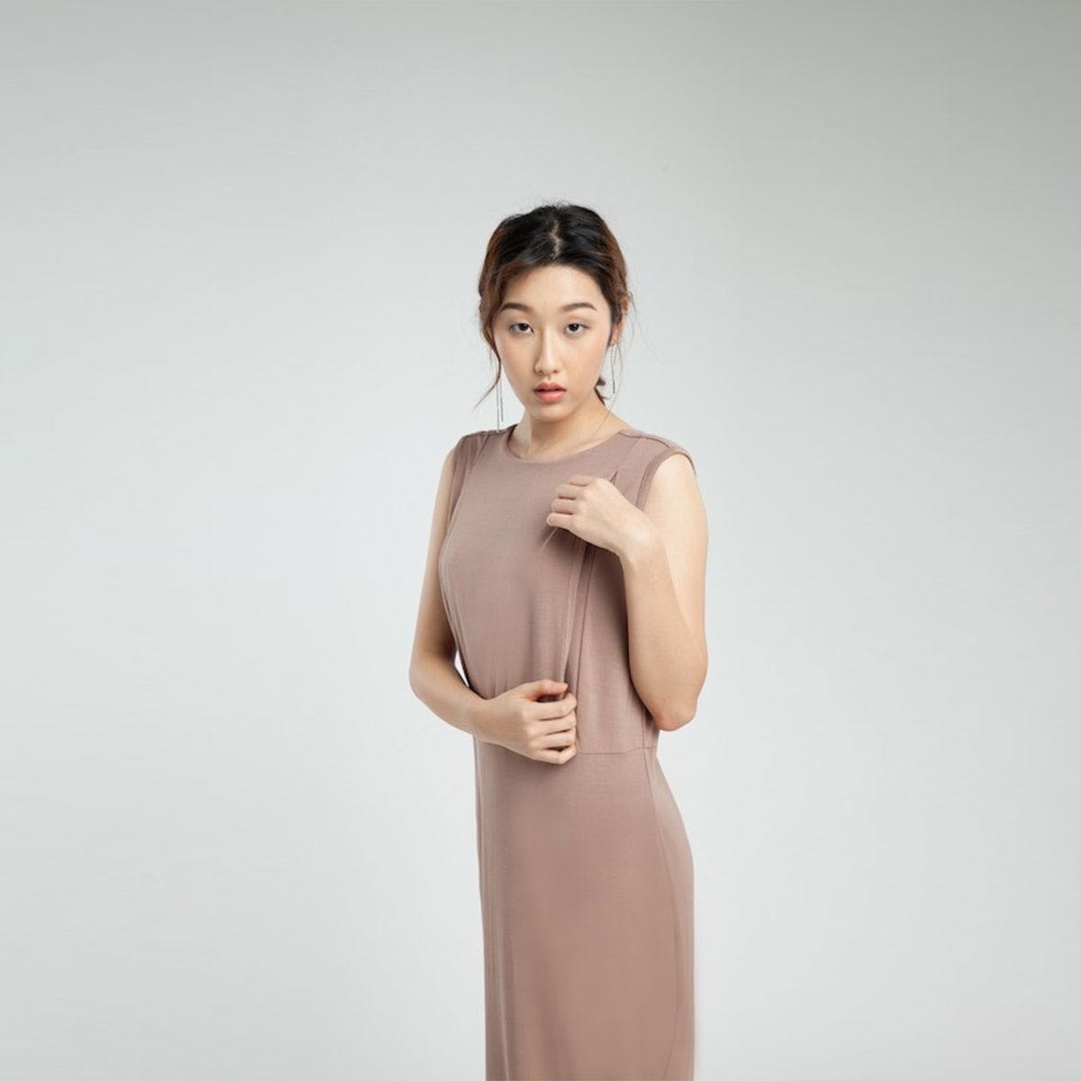 QueenCows ชุดให้นม Trixie Neck Dress (Beige)