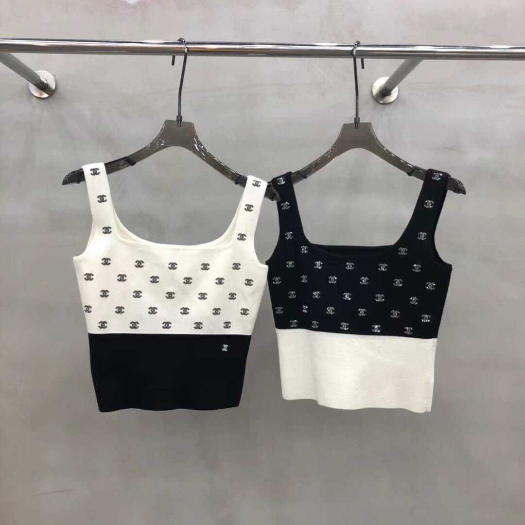CHANEL TWO-TONE CC GLITTER LOGO VEST BLACK & WHITE เสื้อกล้าม แขนกุด สายเดี่ยวเส้นใหญ่ แบรนด์ชาแนล