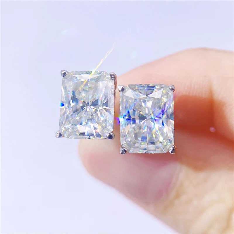 1 carat Radiant stud diamond