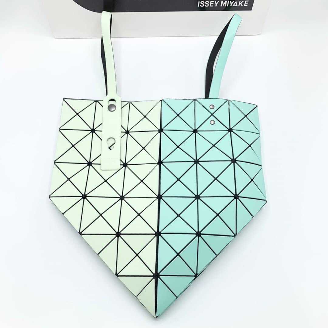 BAO BAO ISSEY MIYAKE LUCENT TWO TONE 6X6 BLOCK 2IN1 COLOR TOTE BAG กระเป๋าบาวบาว อิซเซ่ มิยาเกะ