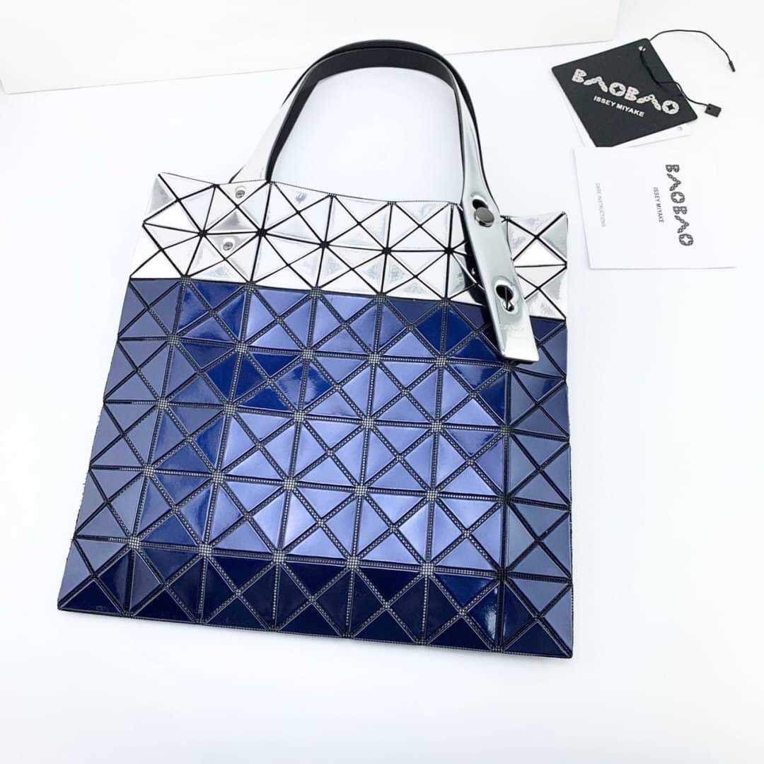 BAO BAO ISSEY MIYAKE PLATINUM MERMAID BI-COLOUR PVC SHOPPING TOTE BAG SS20 บาวบาวอิซเซ่มิยาเกะ