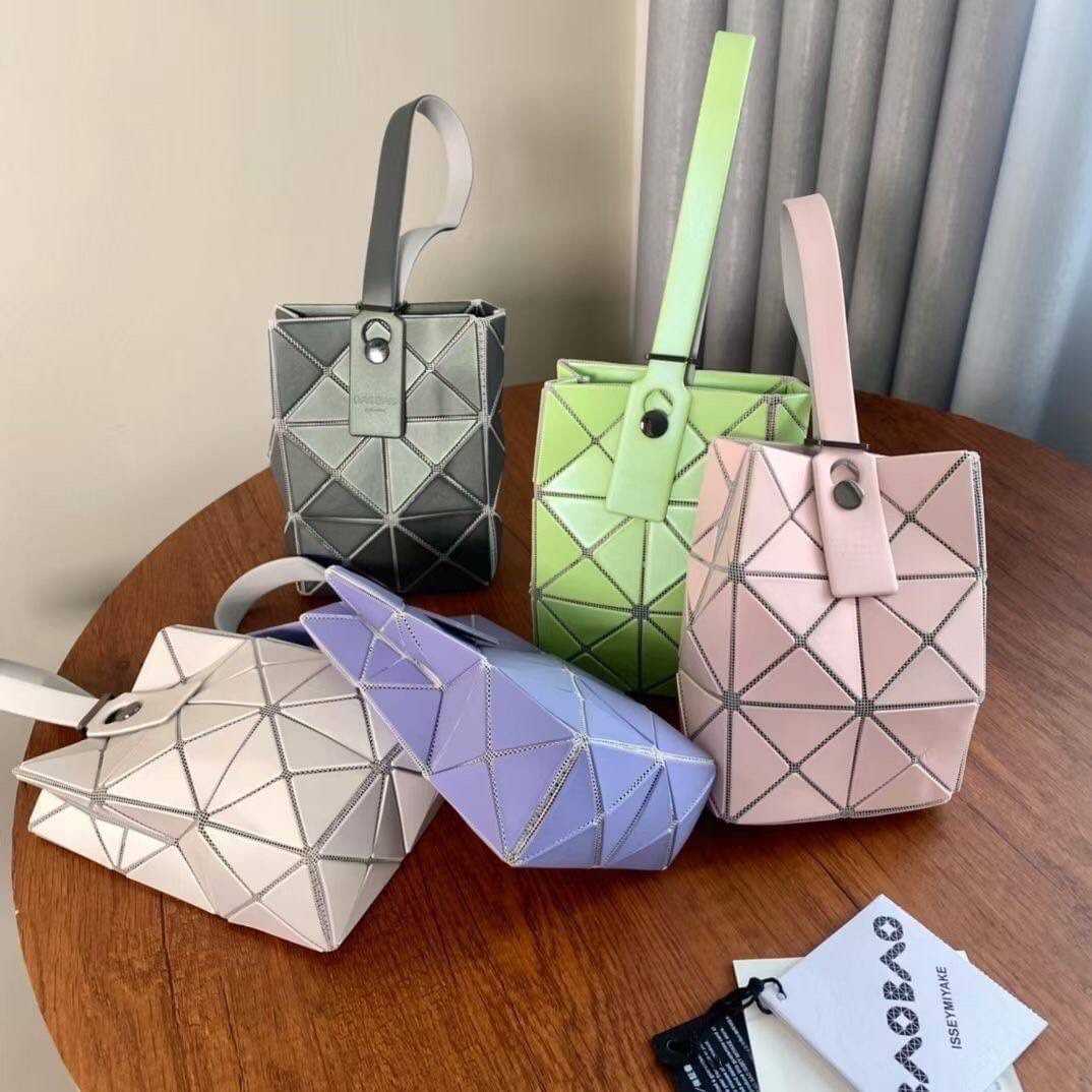 BAO BAO ISSEY MIYAKE LUCENT MINI HANDBAG COSMETIC POUCH กระเป๋าแบรนด์บาวบาว อิซเซ่มิยาเกะ