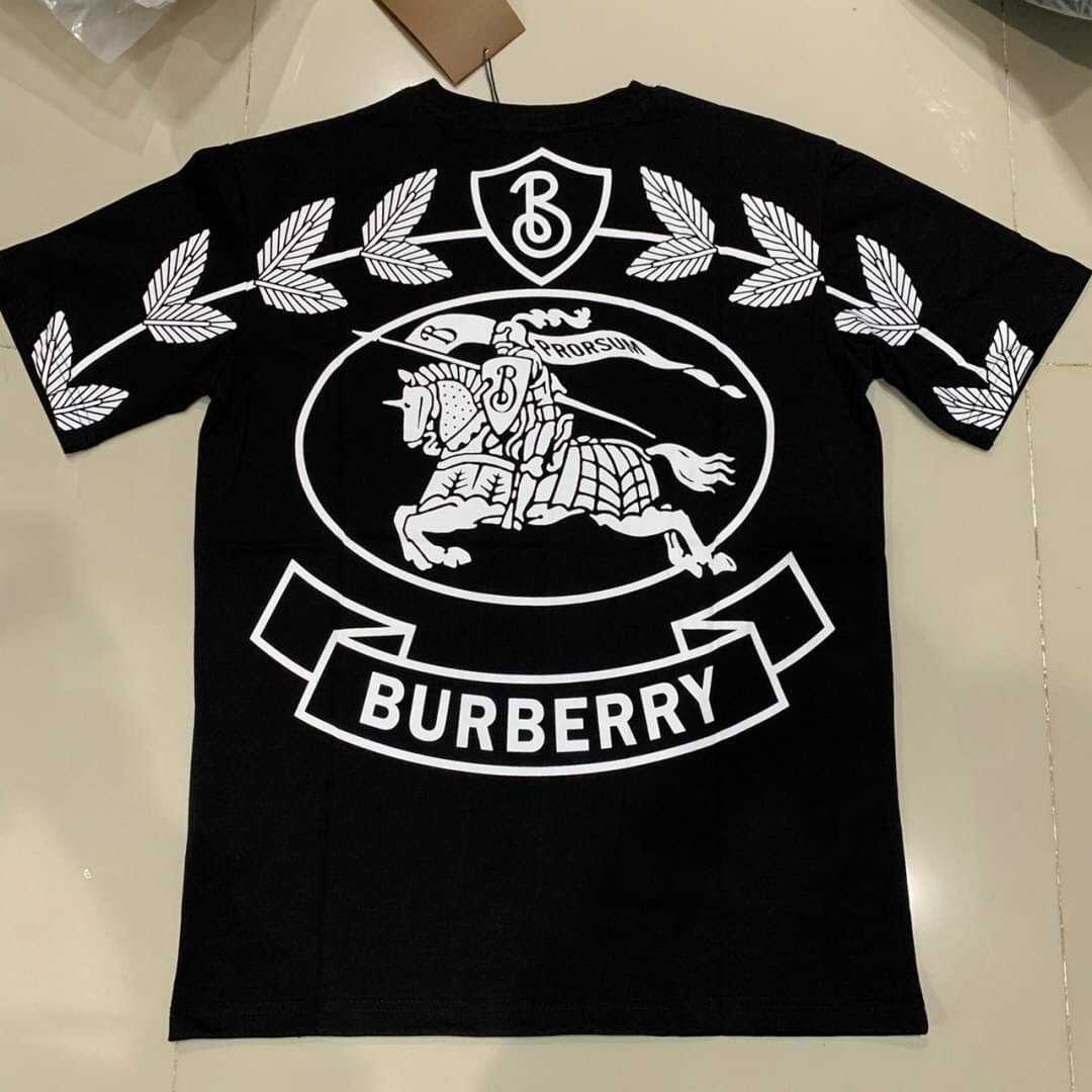 BURBERRY THE EQUESTRIAN KNIGHT DEVICE EKD COTTON OVERSIZED T-SHIRT เสื้อยืดเบอเบอรี่