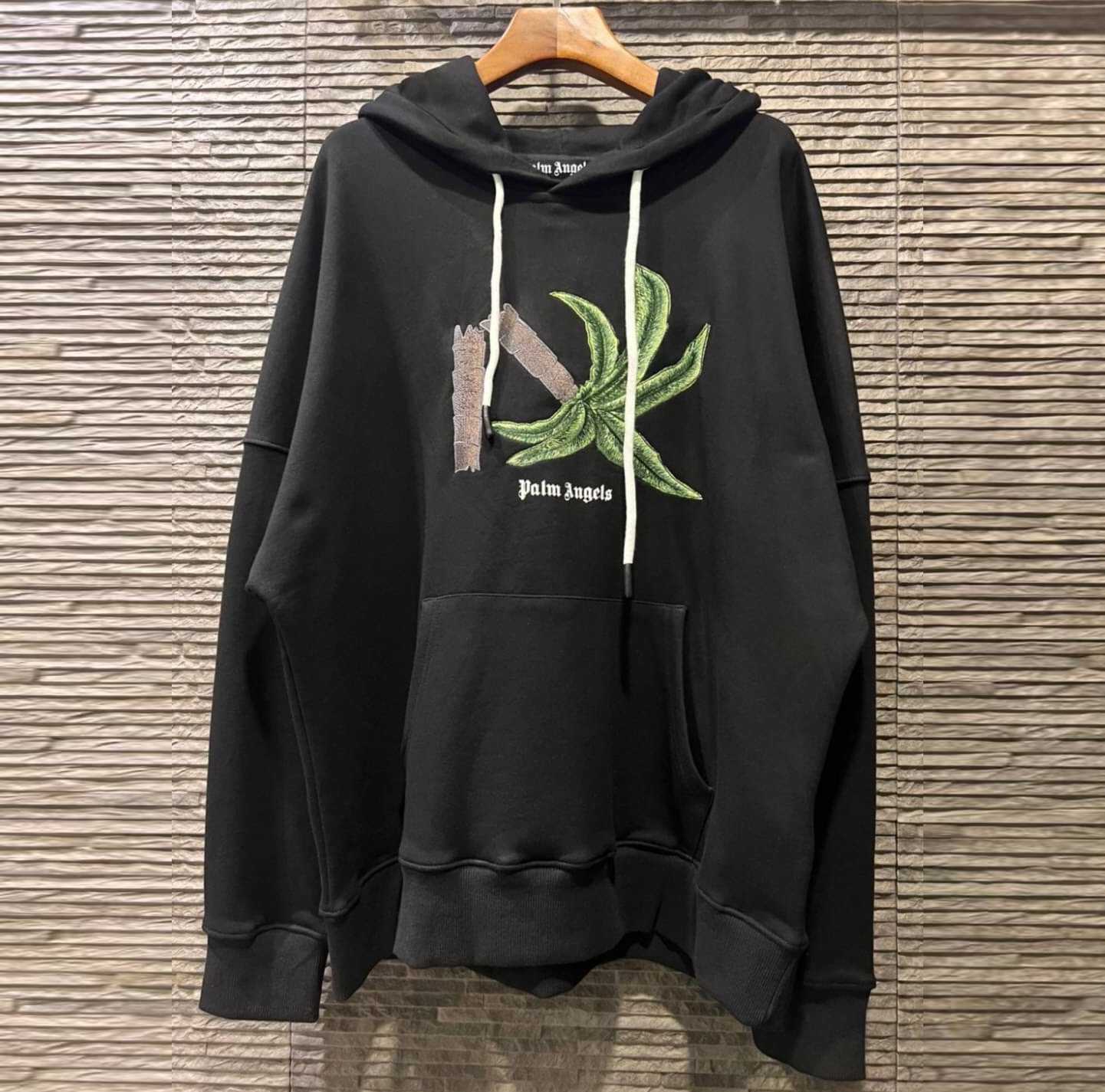 PALM ANGELS BROKEN PALM TREE PRINTED HOODIE IN BLACK เสื้อฮู้ดดี้ ปาล์มแองเจิล ต้นมะพร้าว