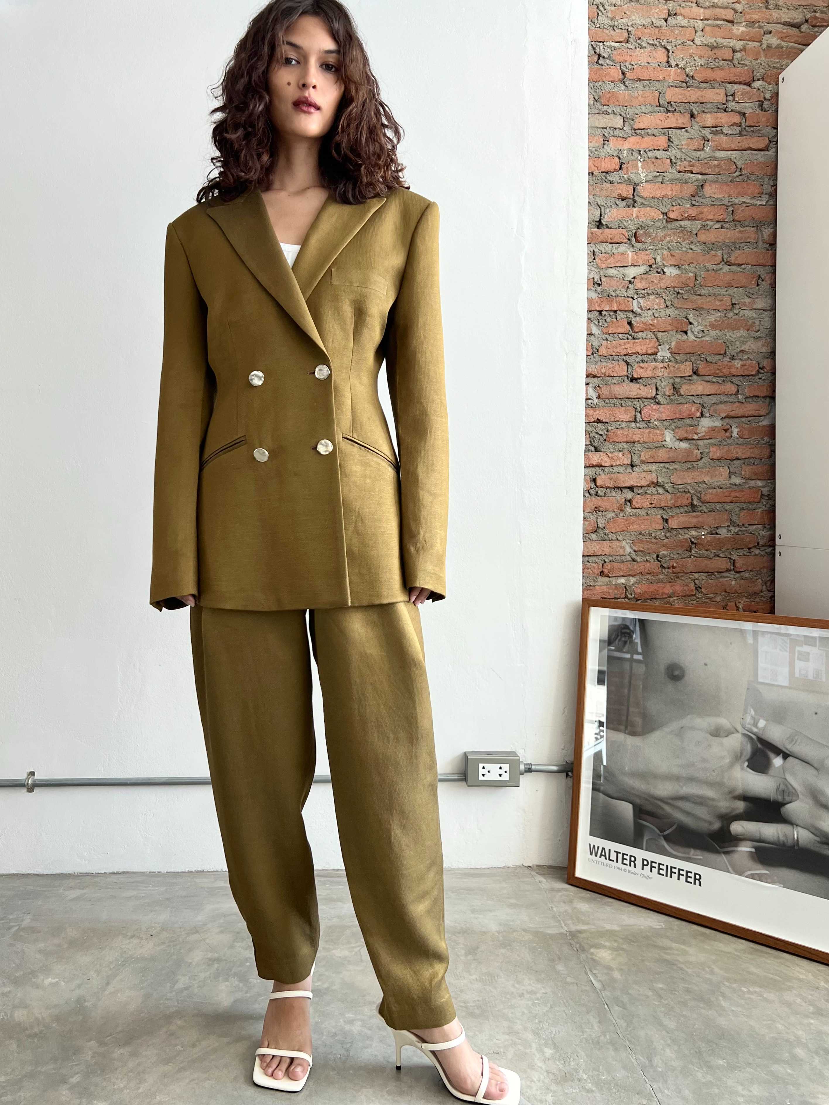 TAILORED CINCHED JACKET