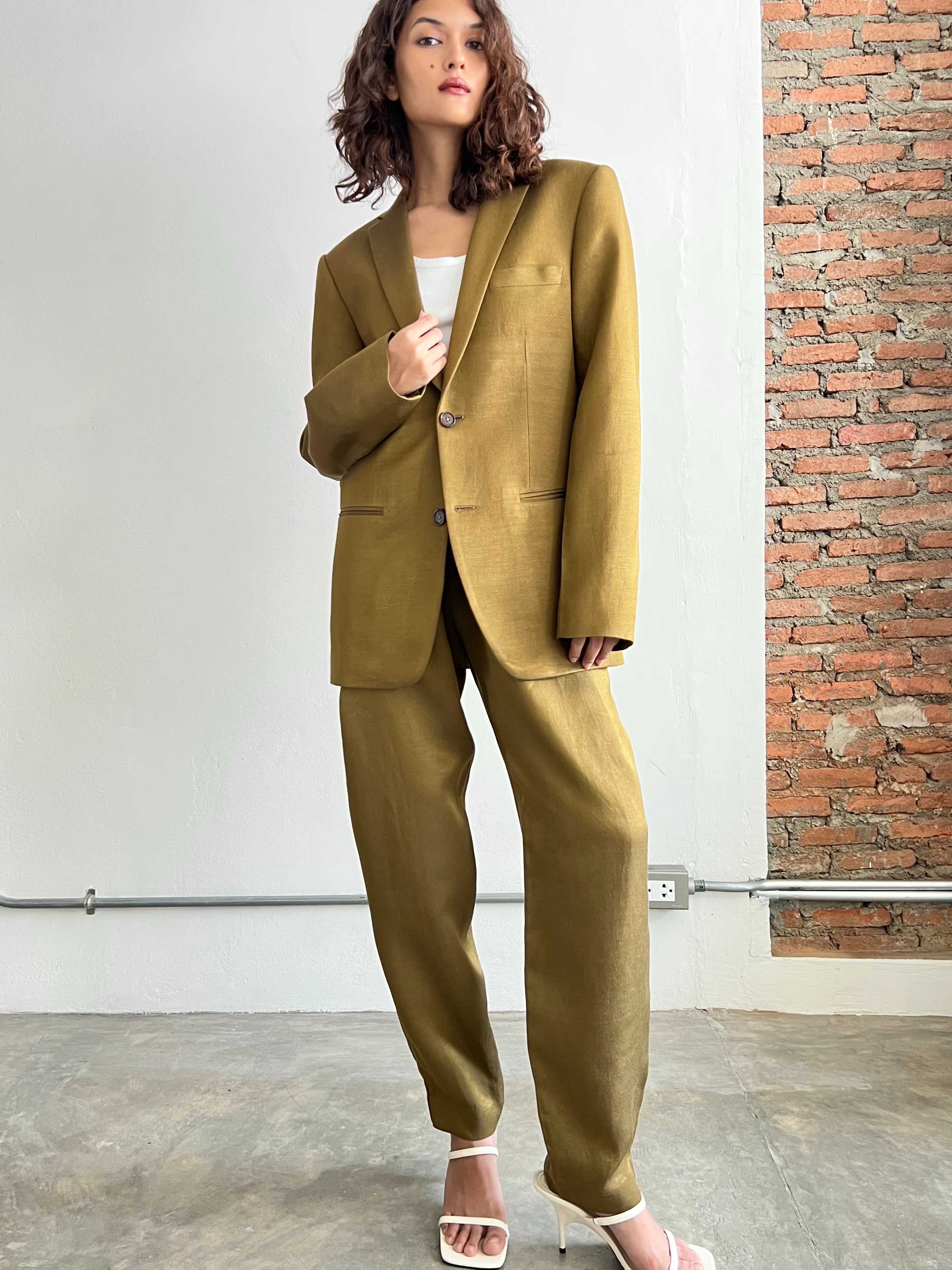CLASSIC TAILORED JACKET