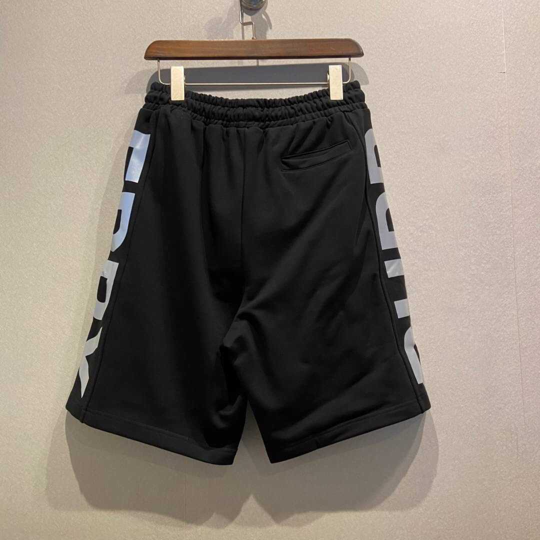 BURBERRY REFLECTIVE LOGO PRINT SHORTS กางเกงขาสั้นเอวยางยืด ผูกเชือก แบรนด์เบอเบอรี่