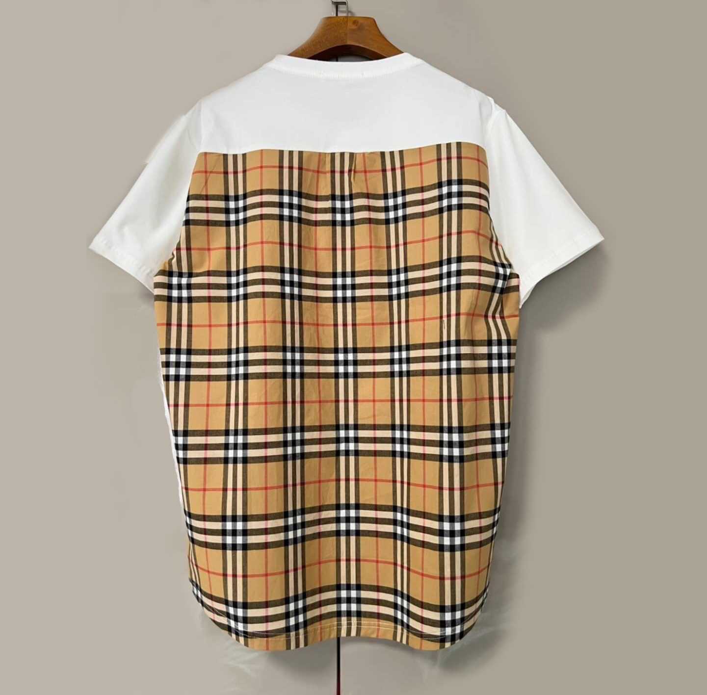 BURBERRY VINTAGE CHECK PANEL COTTON T-SHIRT เสื้อยืดคอกลมแขนสั้น แบรนด์เบอเบอรี่