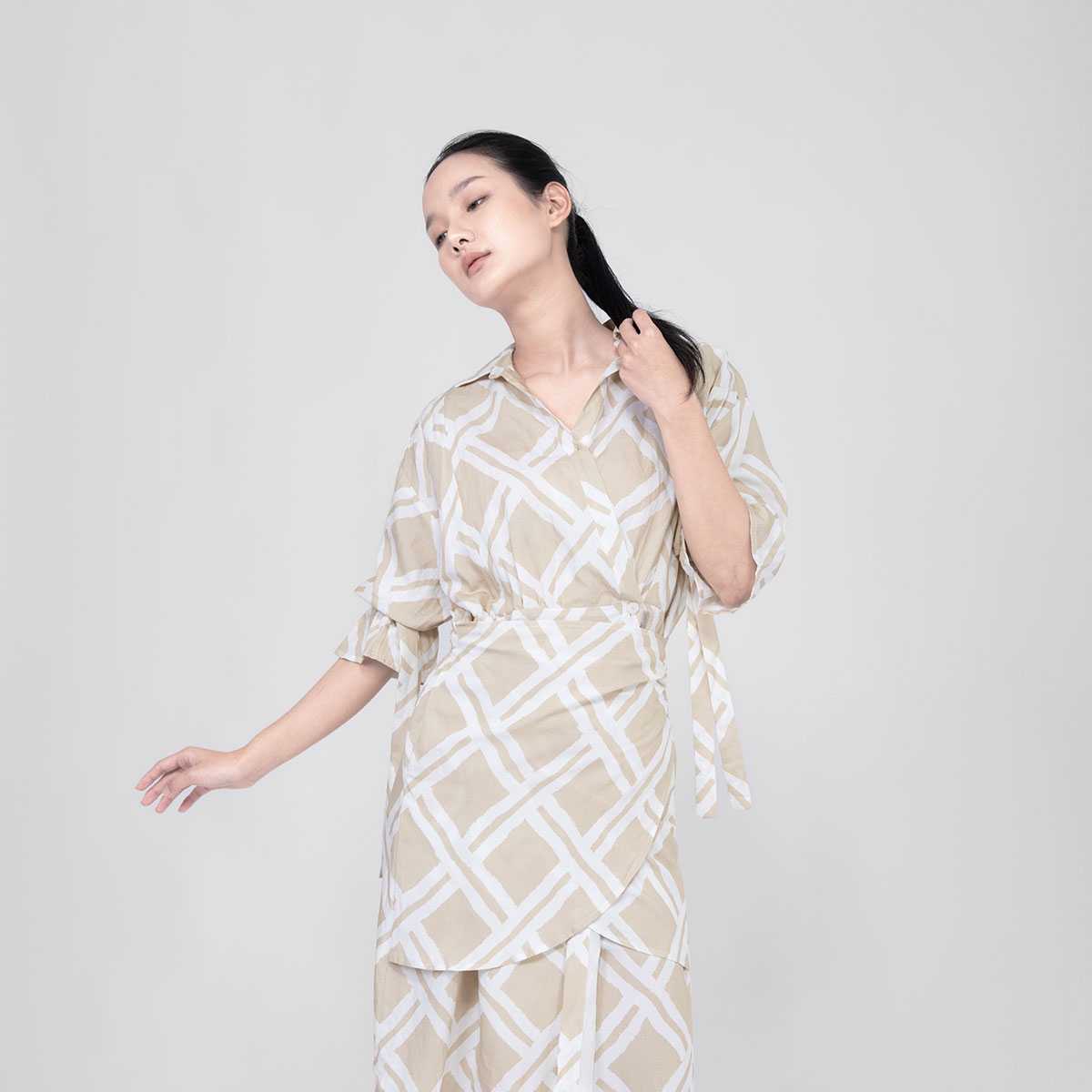 QueenCows ชุดให้นม Mene Dress Shirt (Cream)